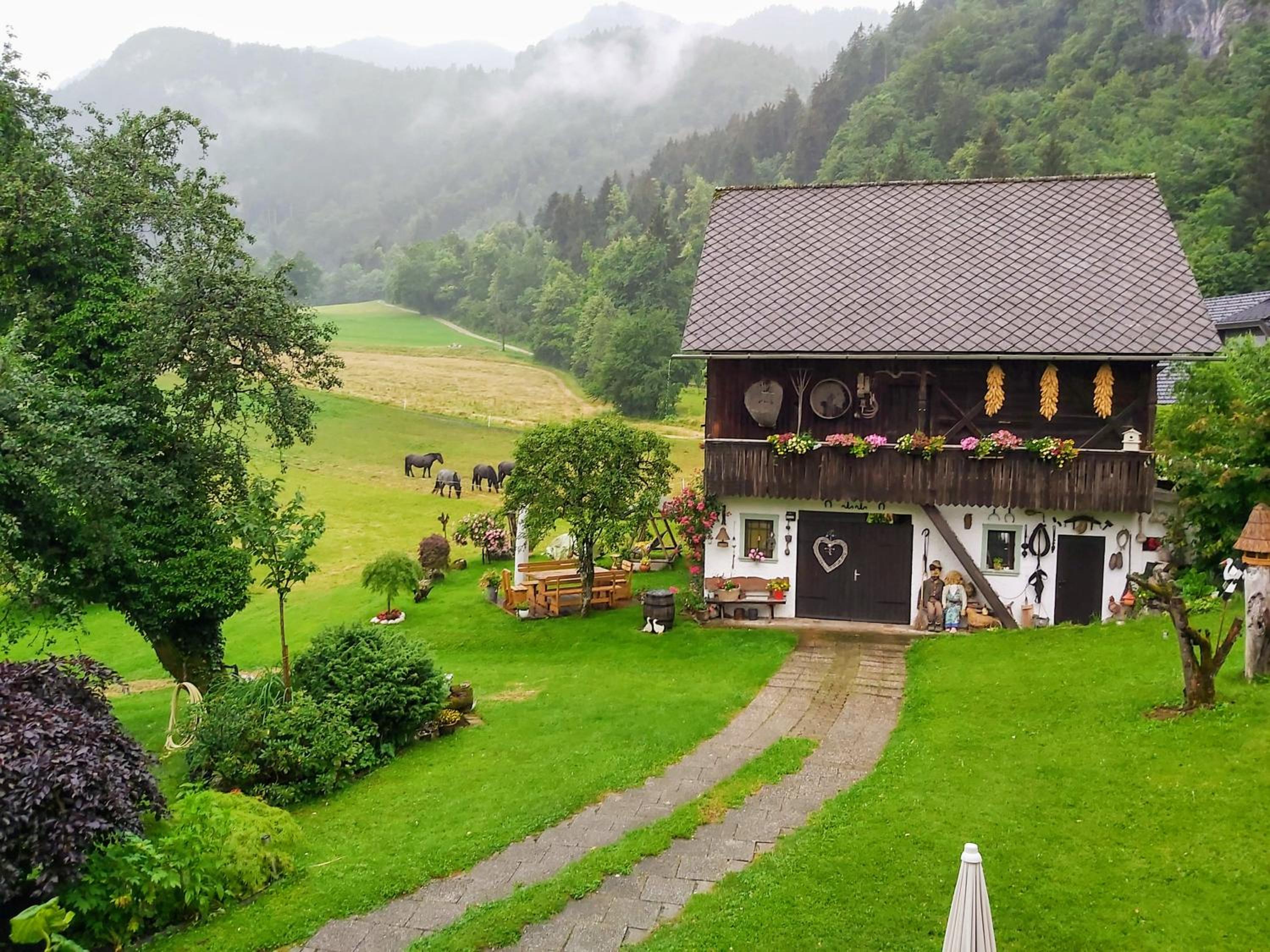 Three-Bedroom Apartment with Balcony and Mountain View - Photo 81