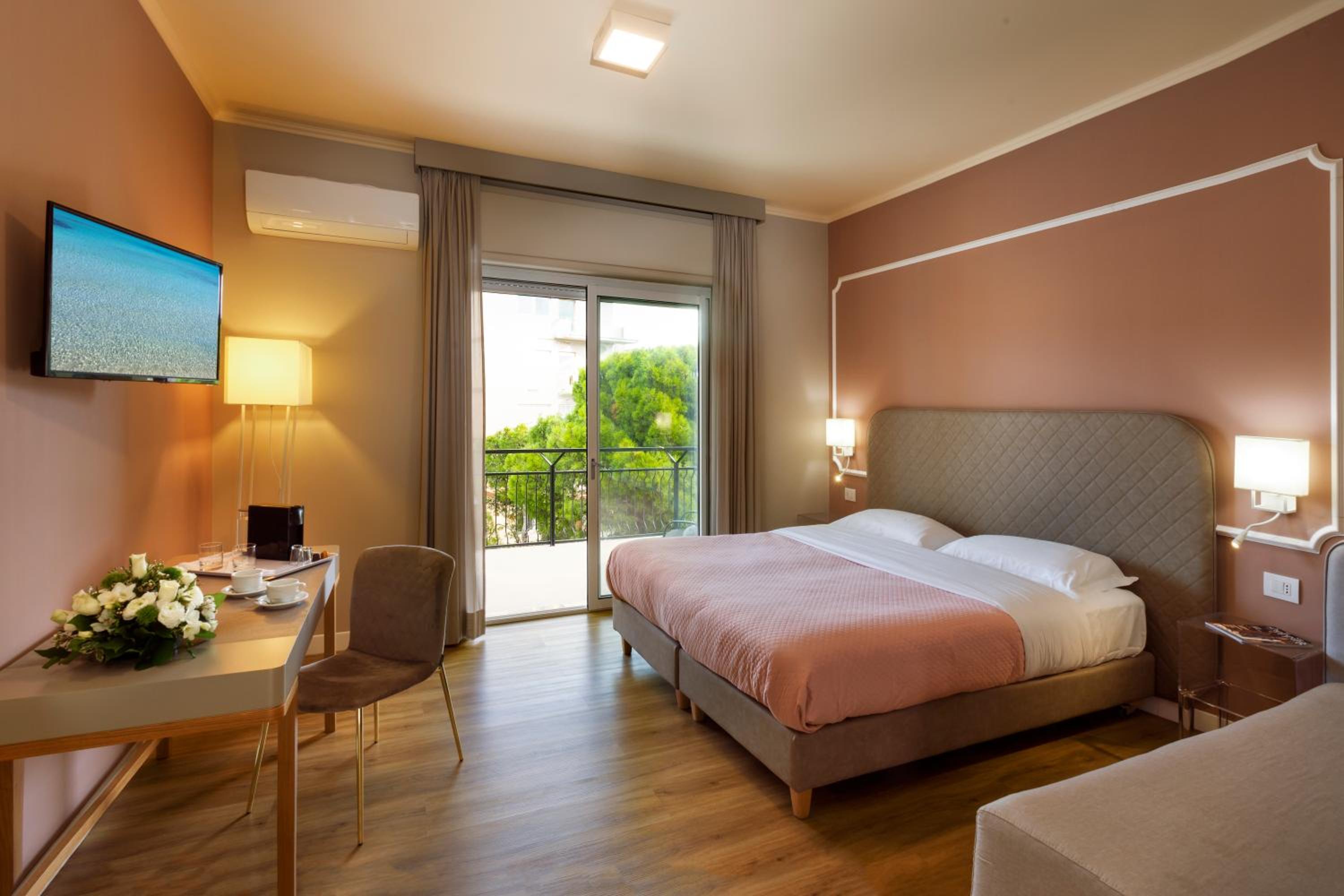 Deluxe Double Room photo 2