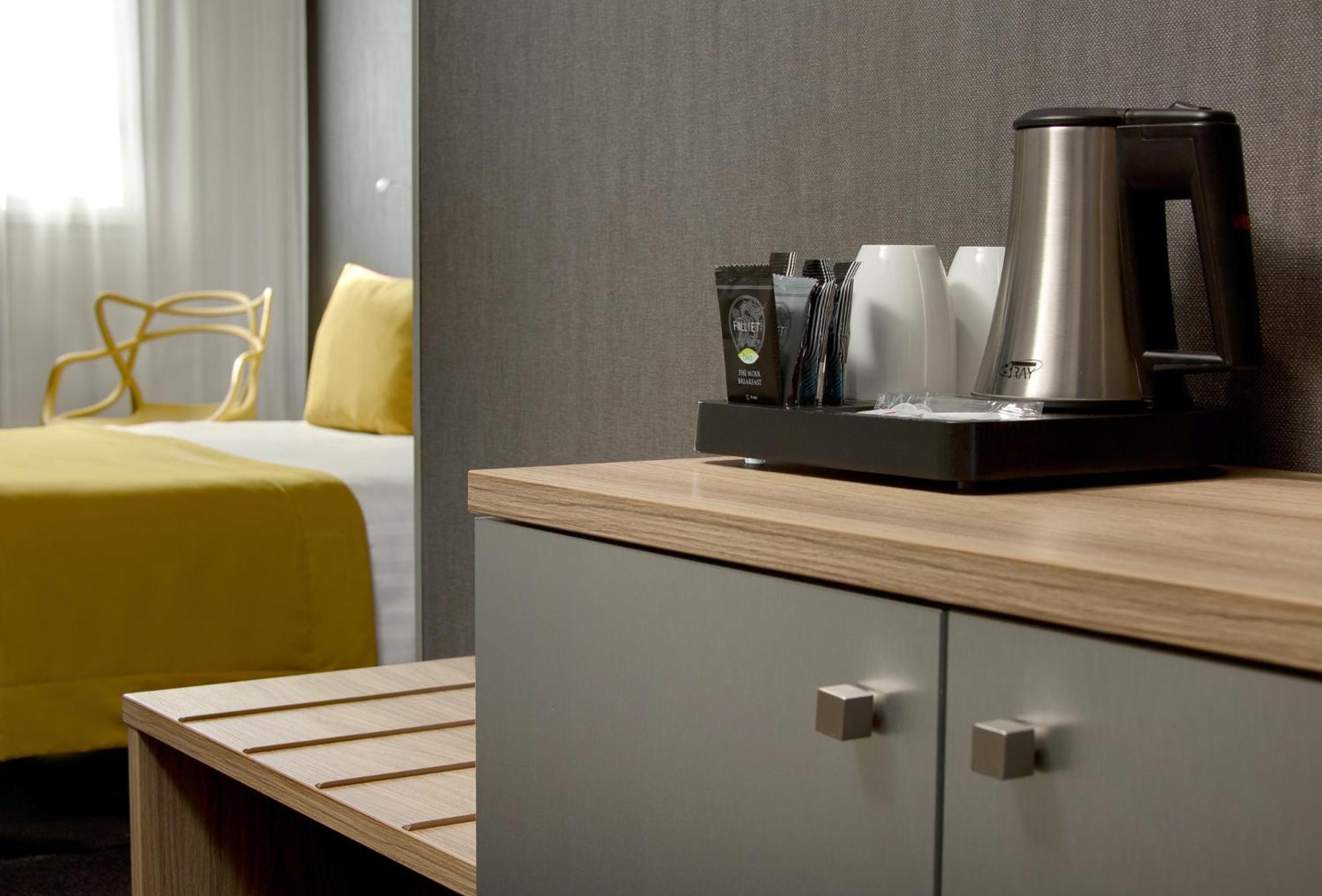 Double or Twin Room with City View photo 2