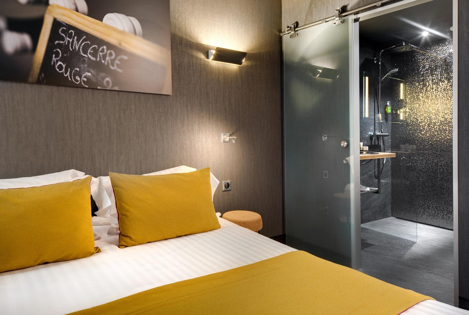 Double or Twin Room with City View photo 1