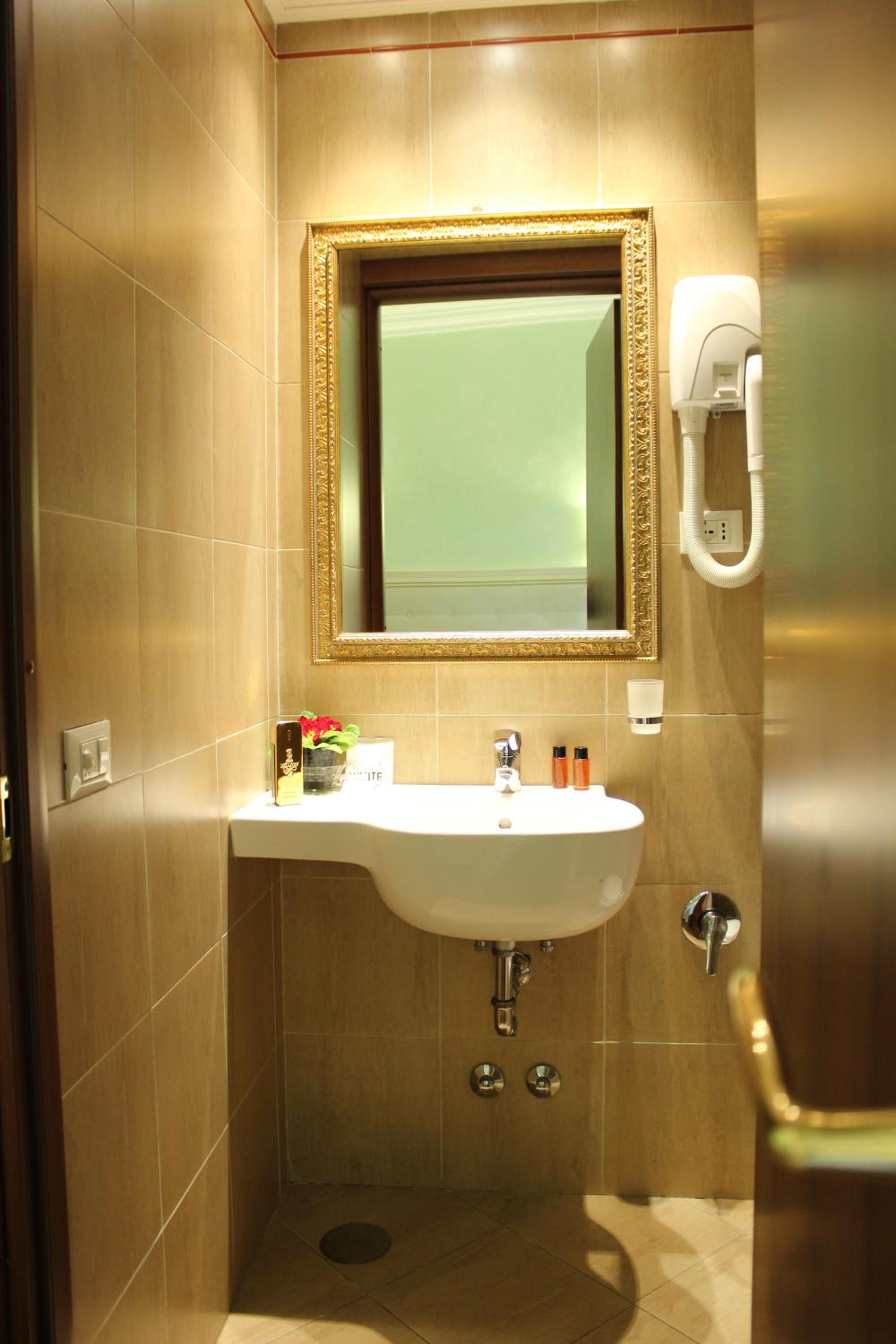 Economy Double Room photo 2
