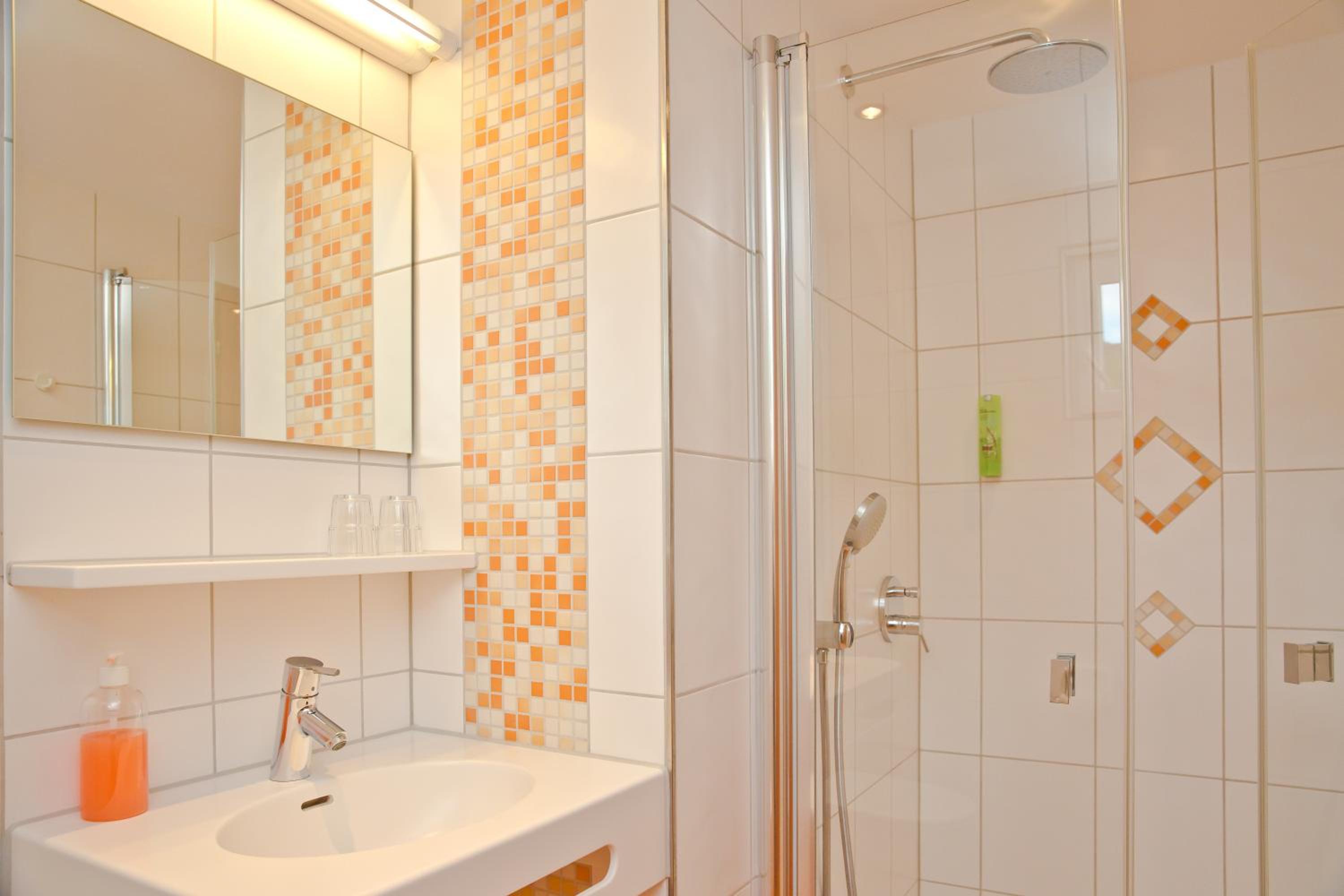 Single Room with Bathroom photo 3