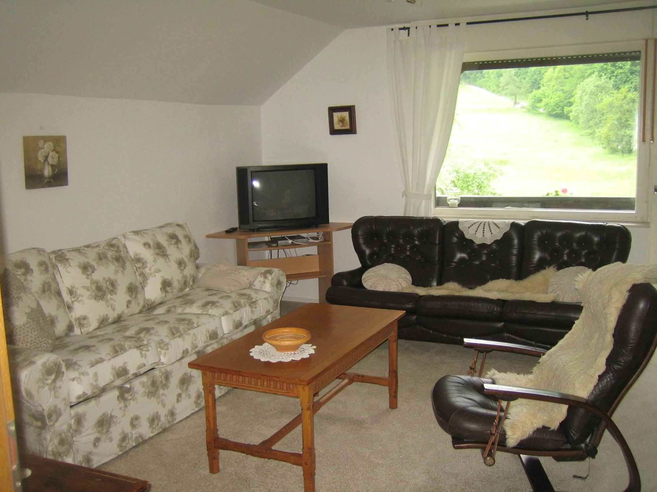 Three-Bedroom Apartment with Balcony and Mountain View - Photo 35