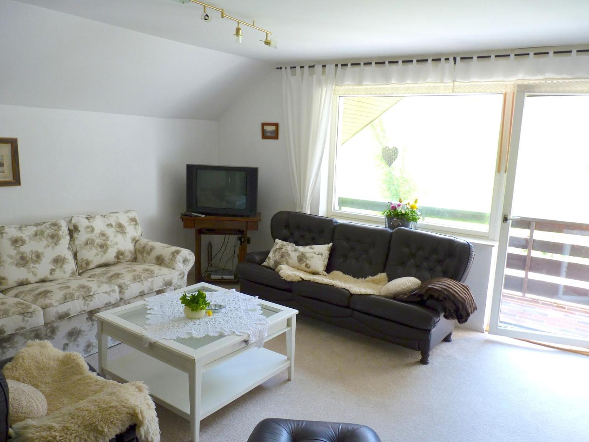 Three-Bedroom Apartment with Balcony and Mountain View - Photo 37