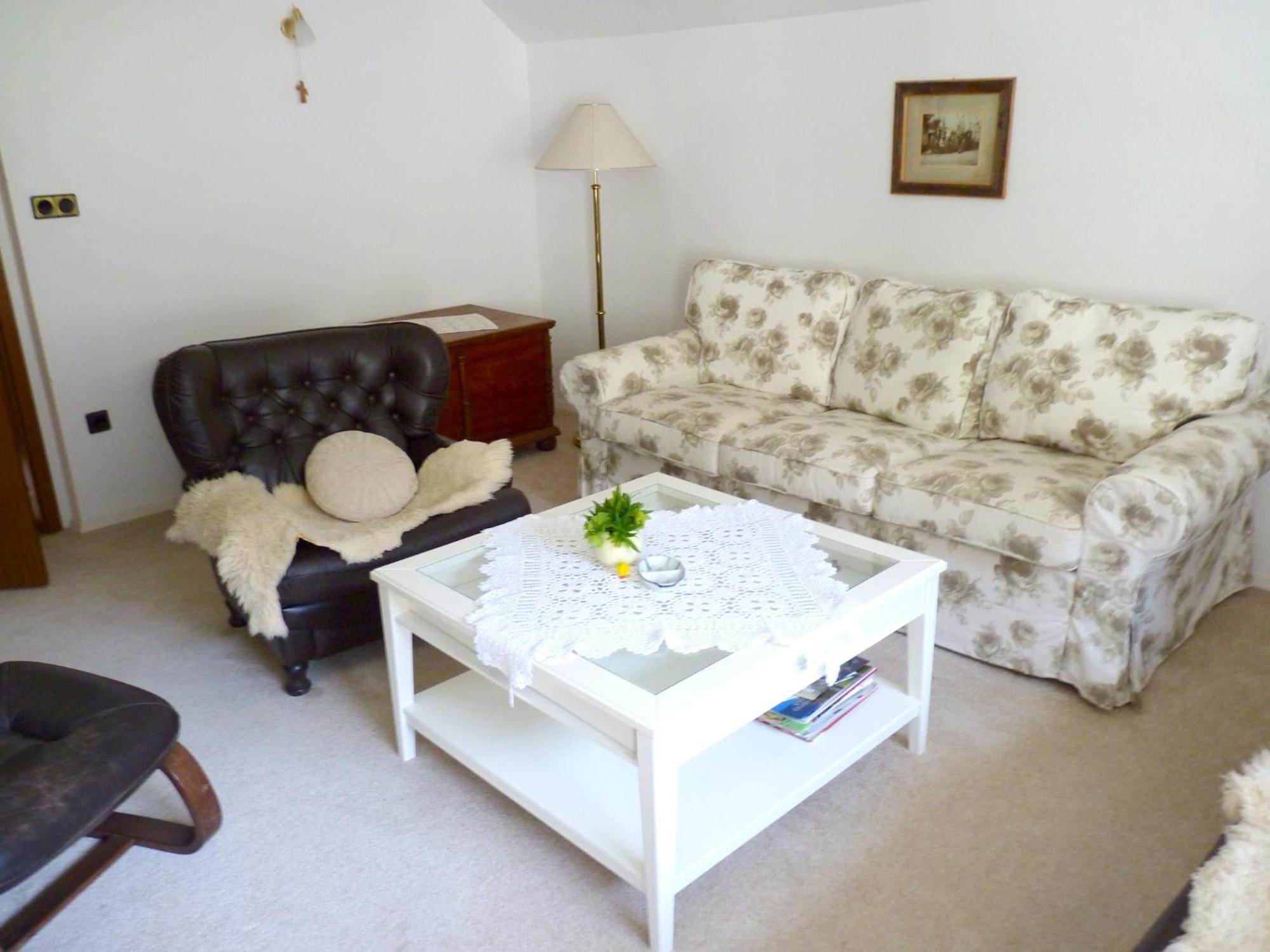 Three-Bedroom Apartment with Balcony and Mountain View - Photo 36