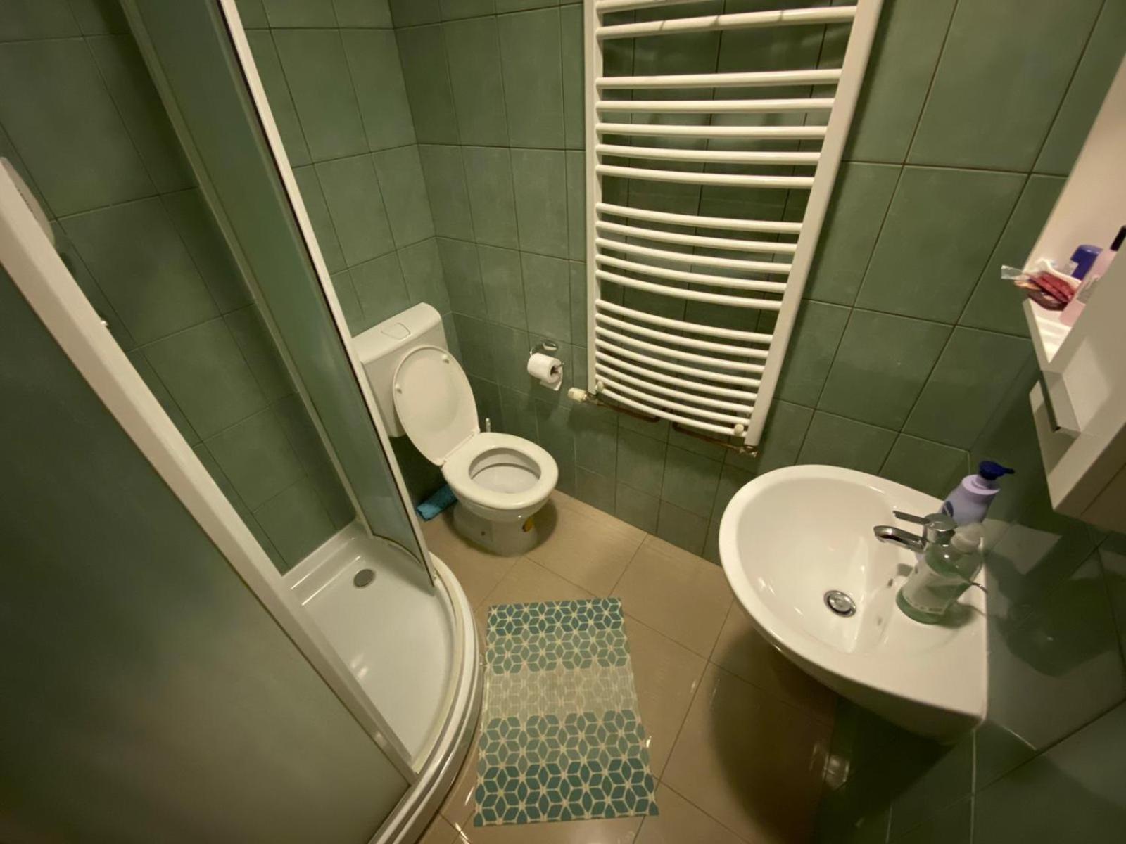 Twin Room with Bathroom - Photo 10
