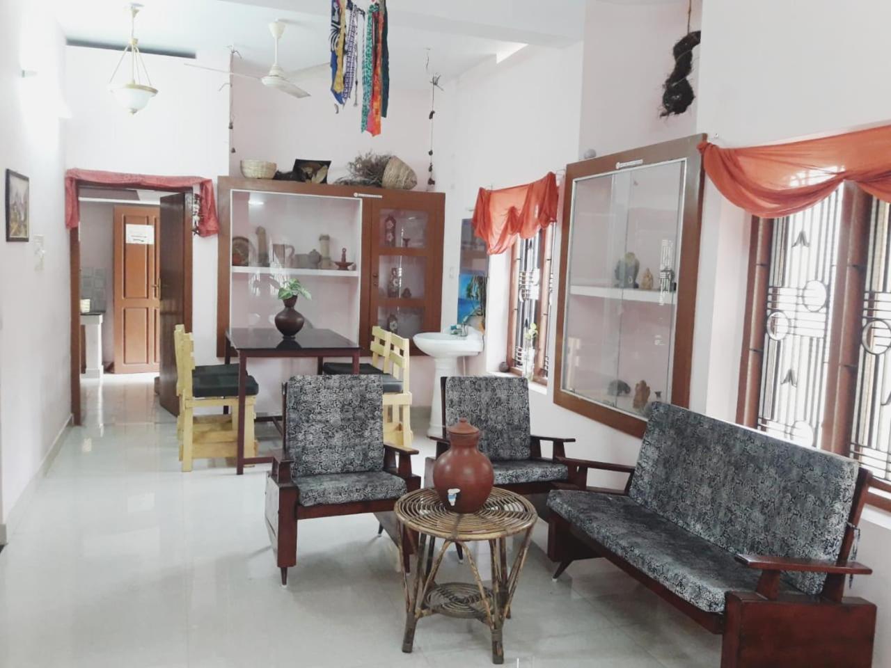 Three-Bedroom House photo 3