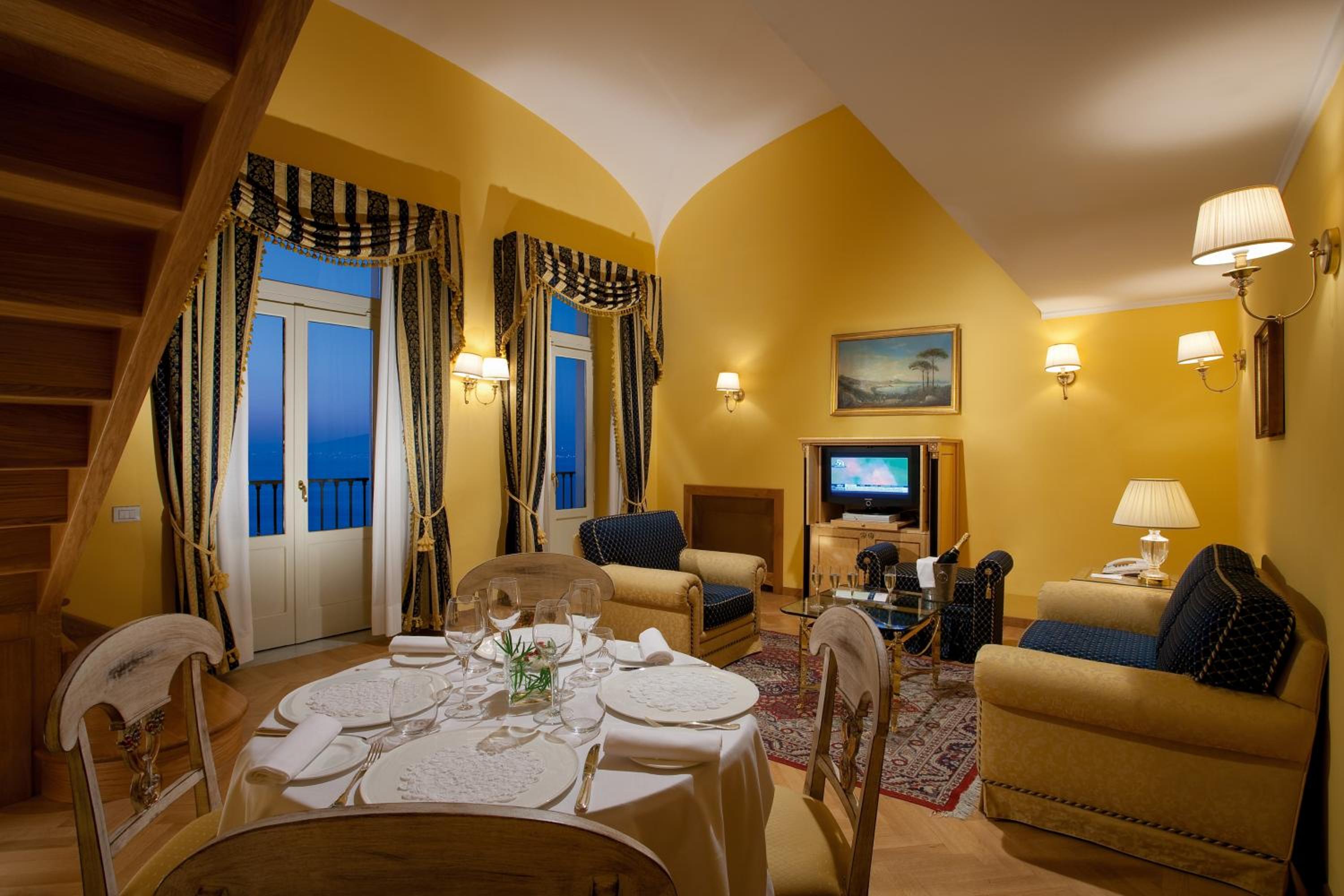 Deluxe Suite with Sea View - Photo 1