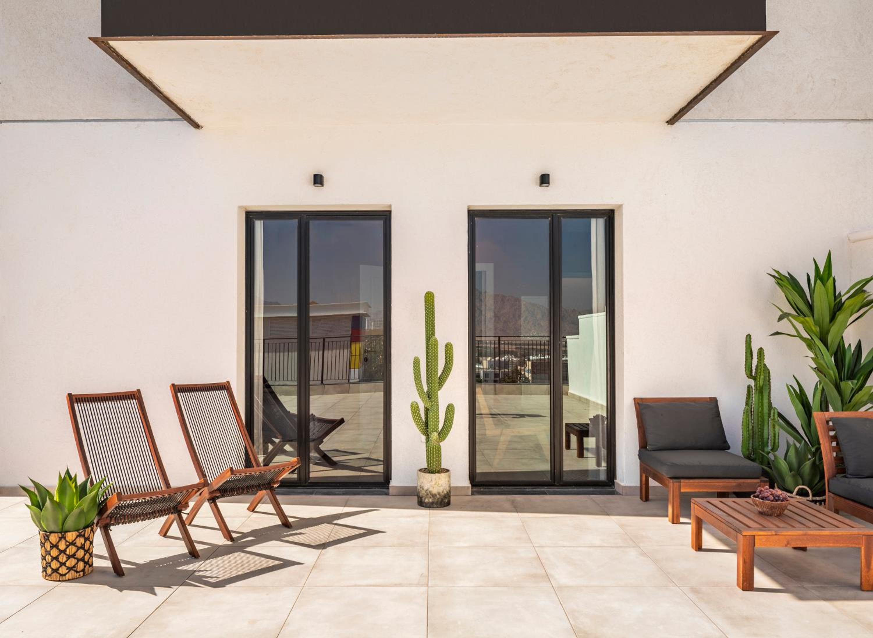 One-Bedroom Apartment with Terrace - Photo 11