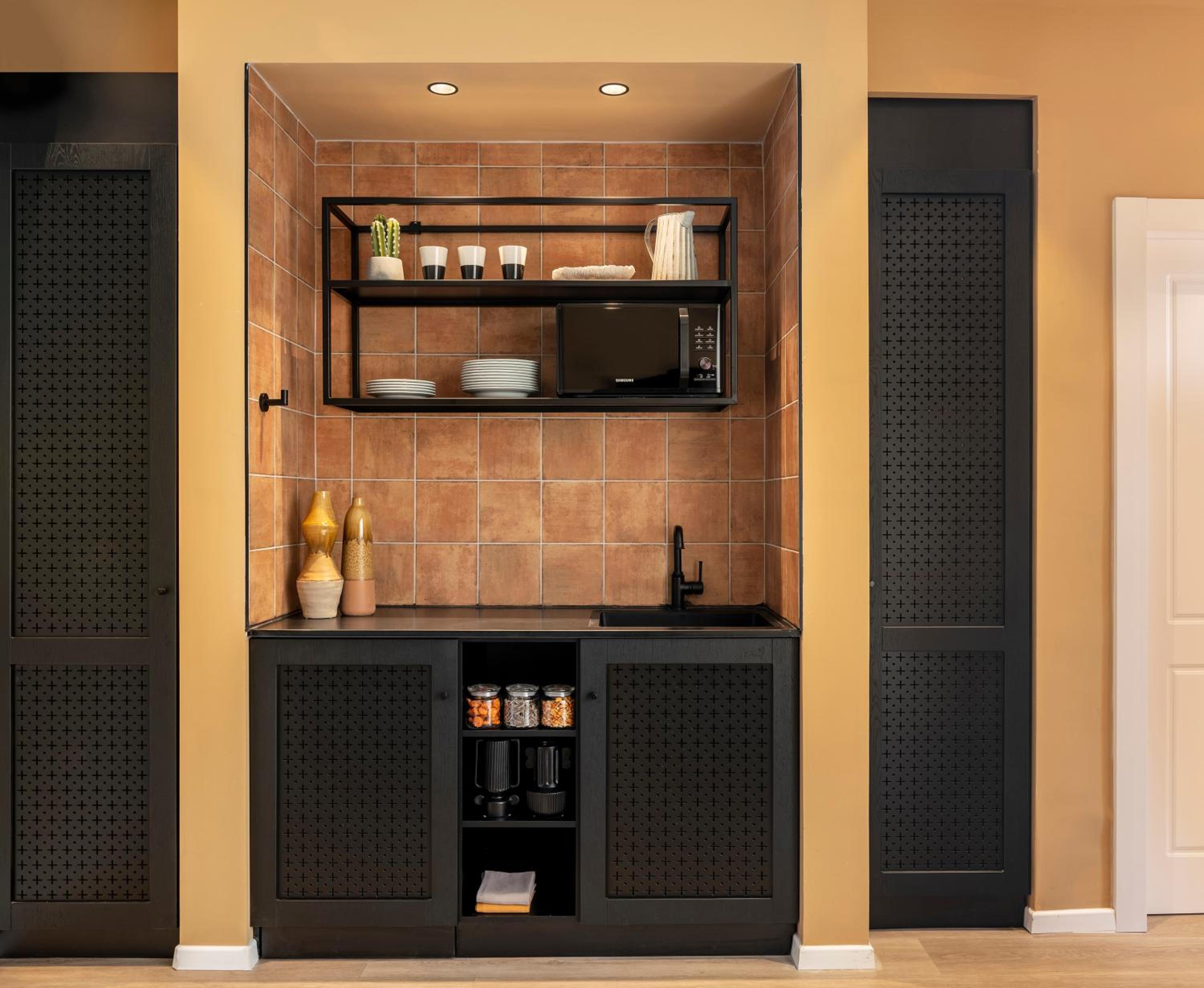 One-Bedroom Apartment with Terrace - Photo 10