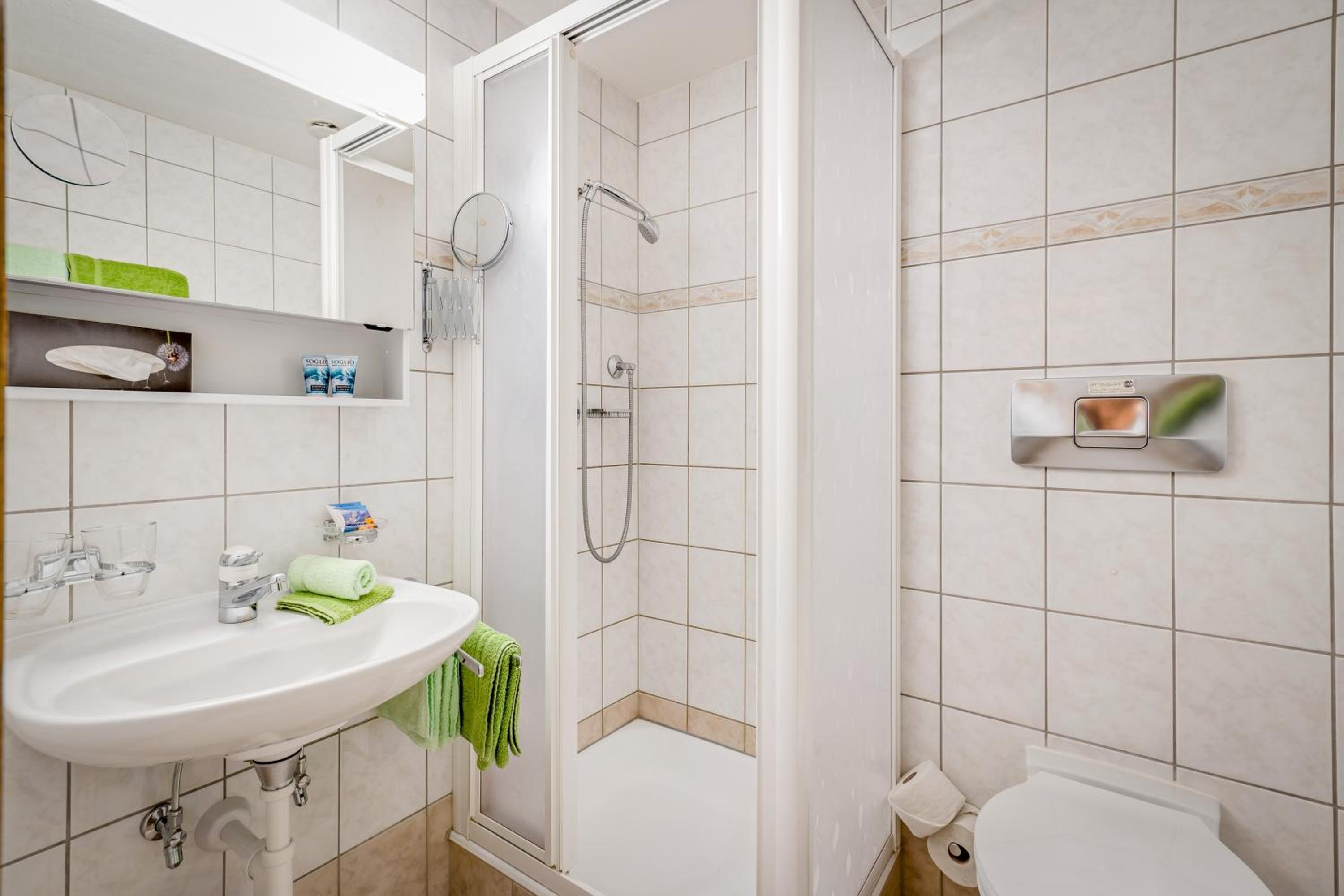 One-Bedroom Apartment (2 - 3 Adults) photo 2