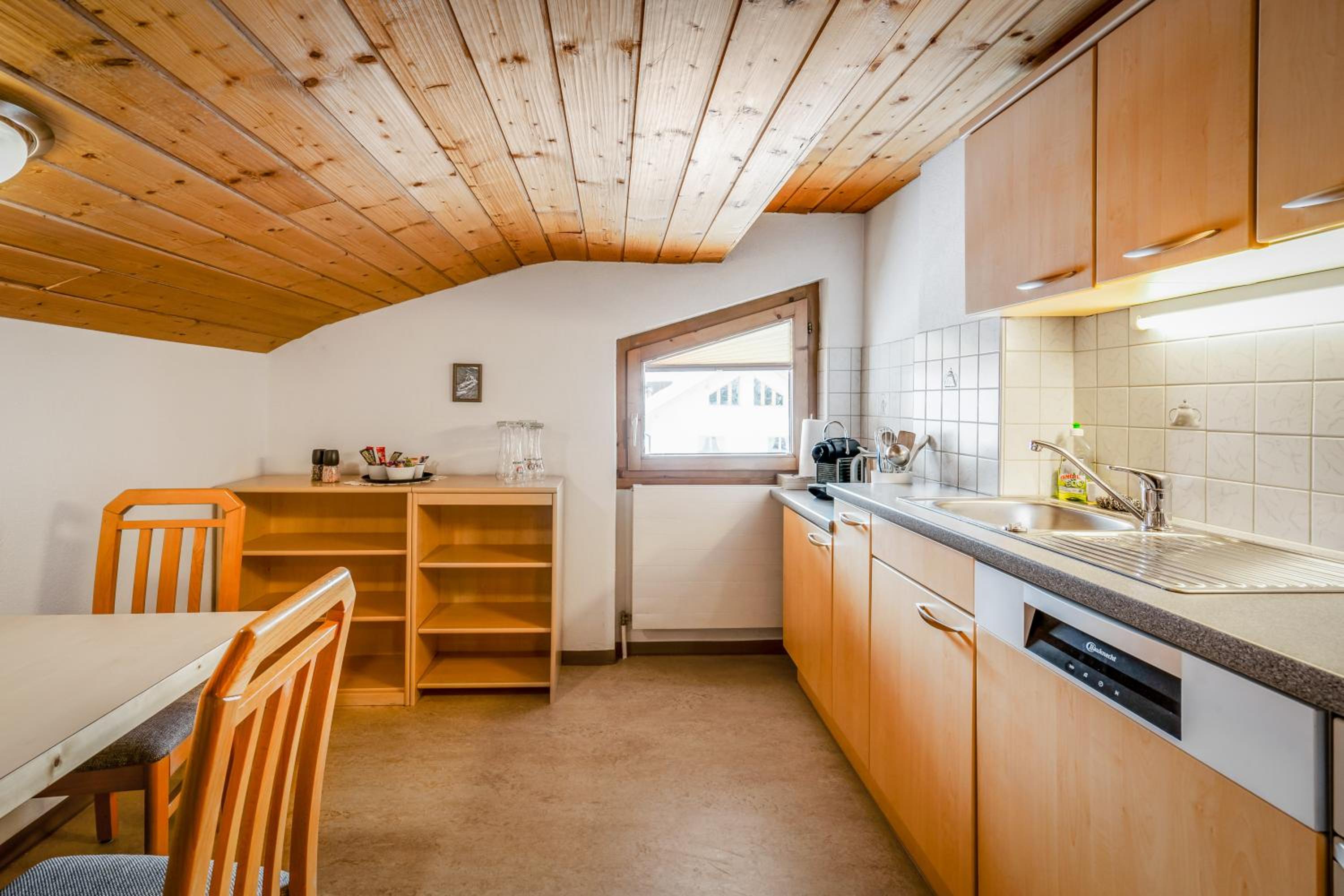 One-Bedroom Apartment (2 - 3 Adults) photo 3
