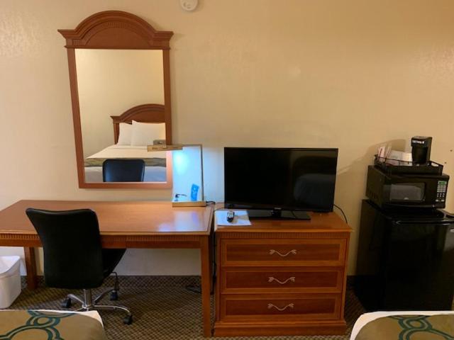 King Room with Mountain View - Non-Smoking - Photo 1