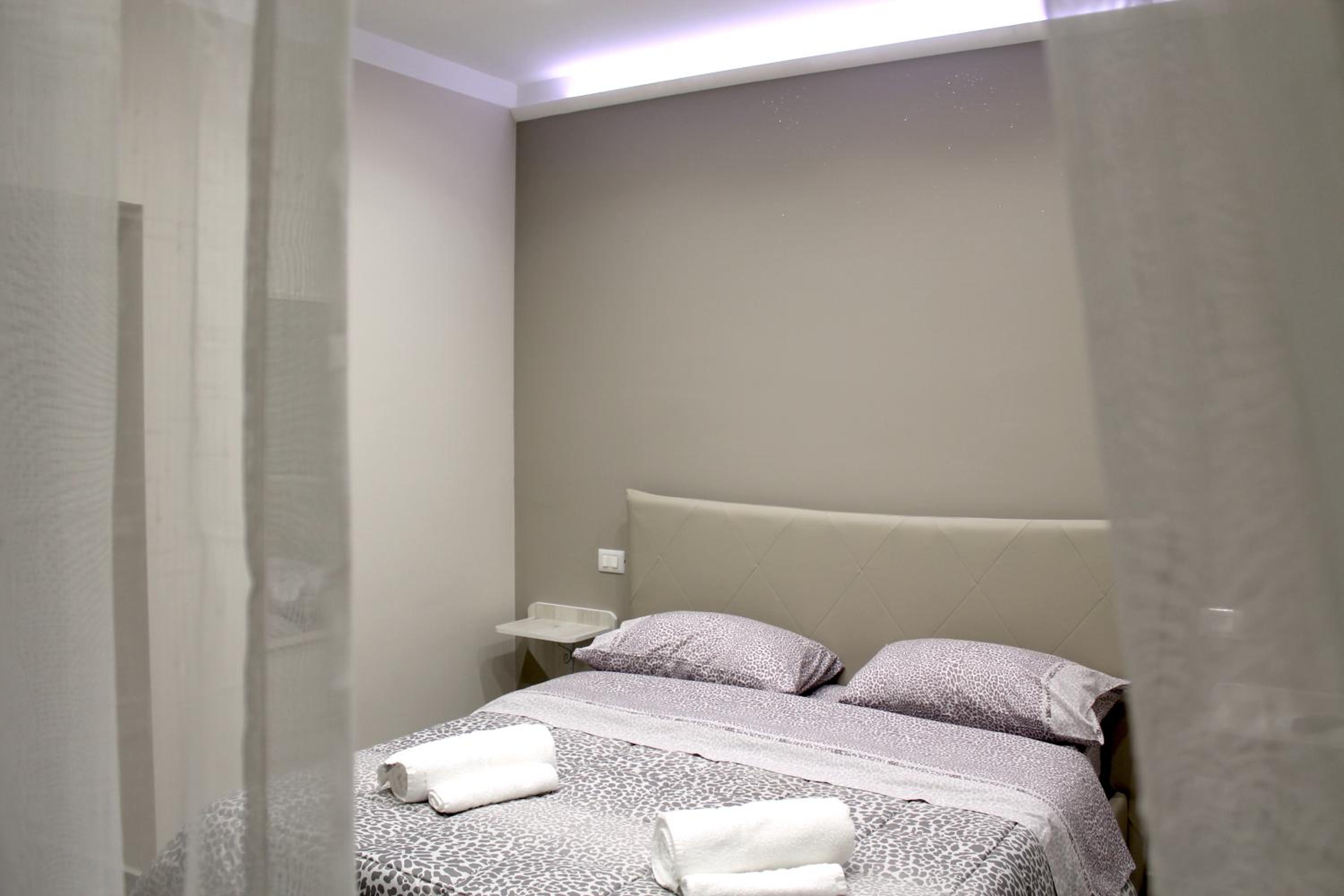 Deluxe Double Room With Shower