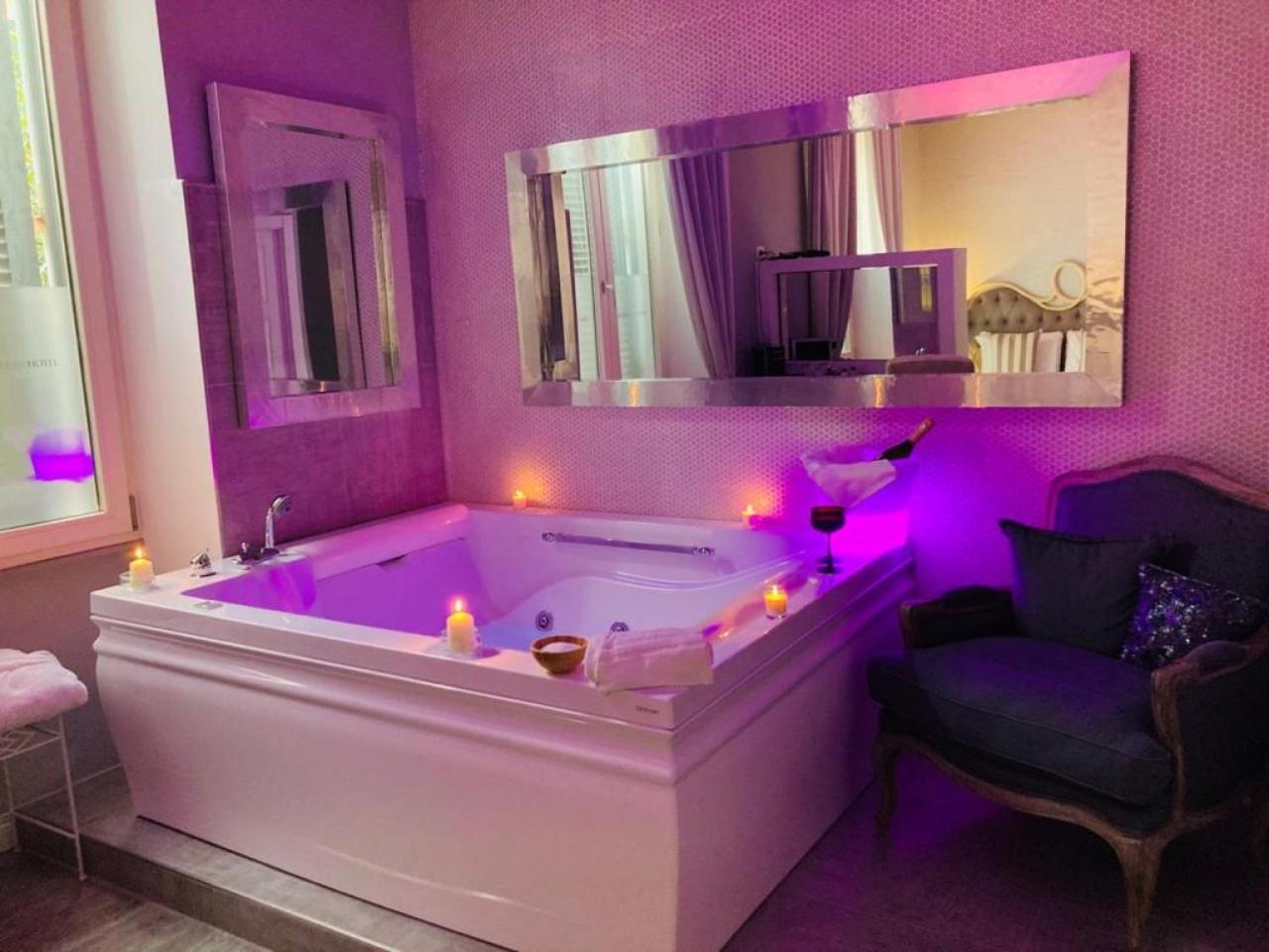 Deluxe King Suite photo 2