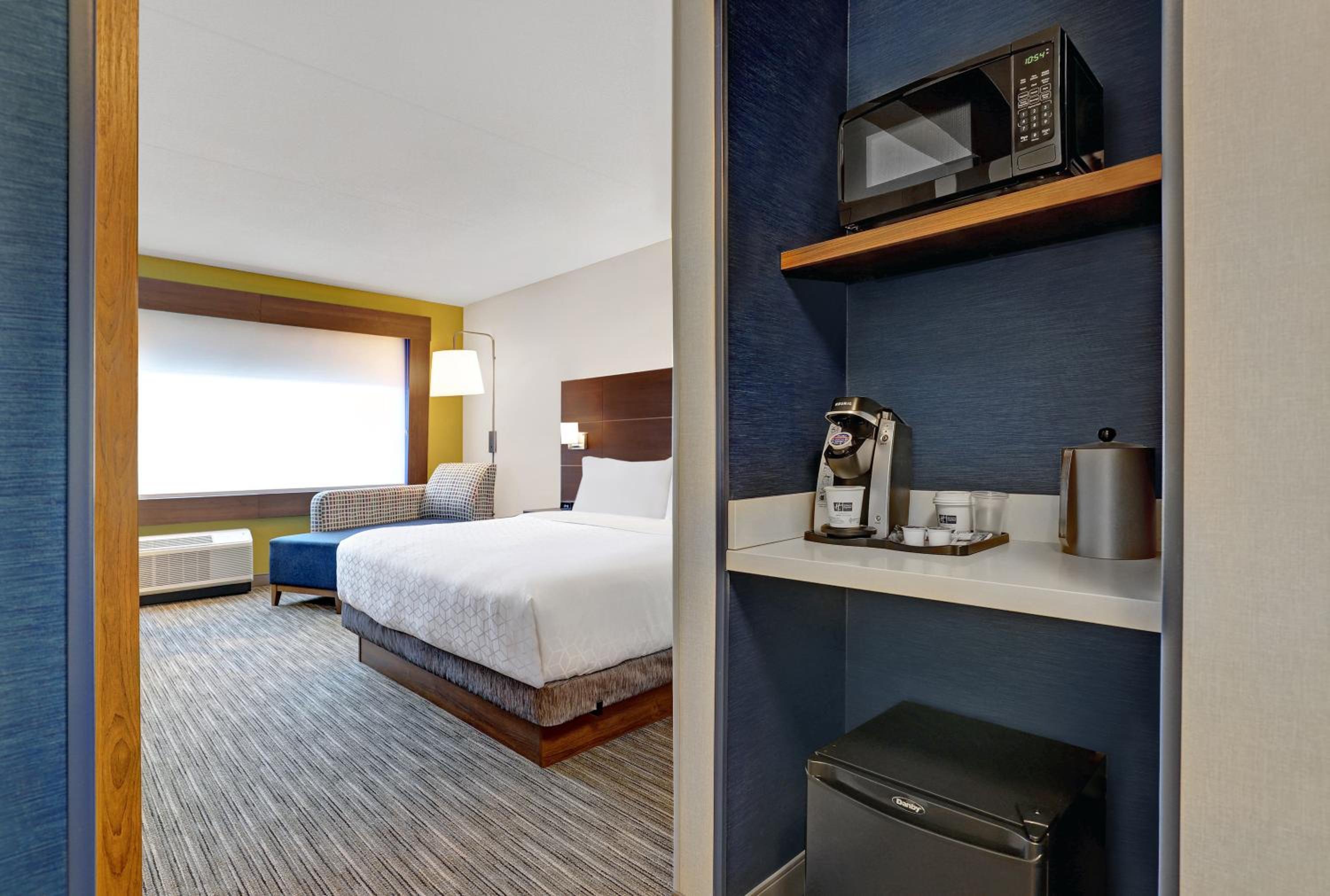Standard King Room - Photo 6