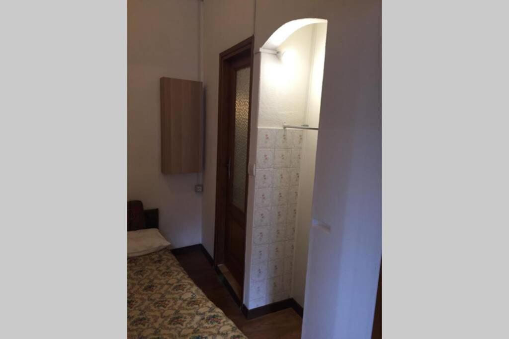 One-Bedroom House - Photo 20
