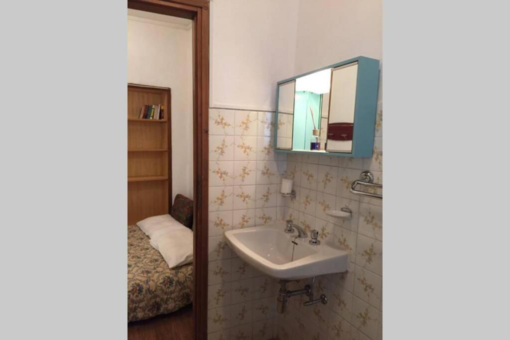 One-Bedroom House - Photo 19