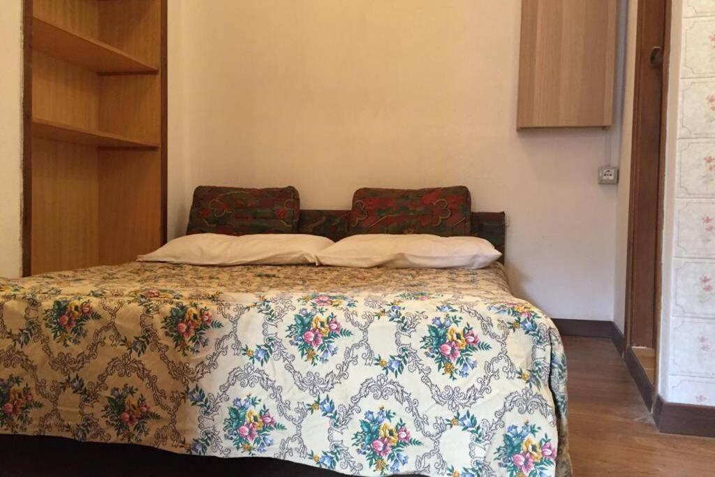 One-Bedroom House - Photo 49