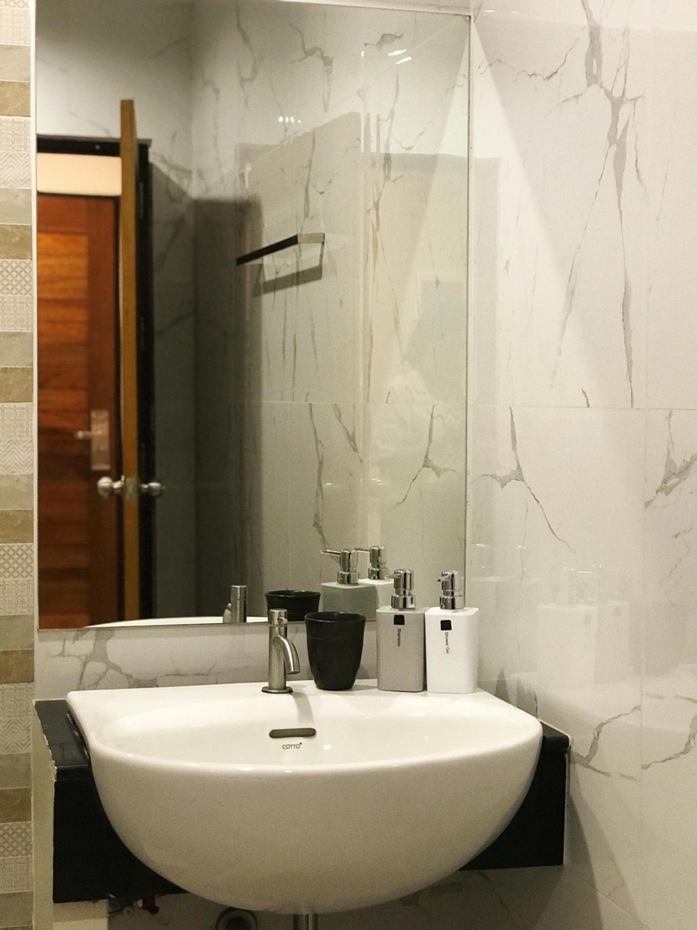 Deluxe Double Room with Balcony photo 3