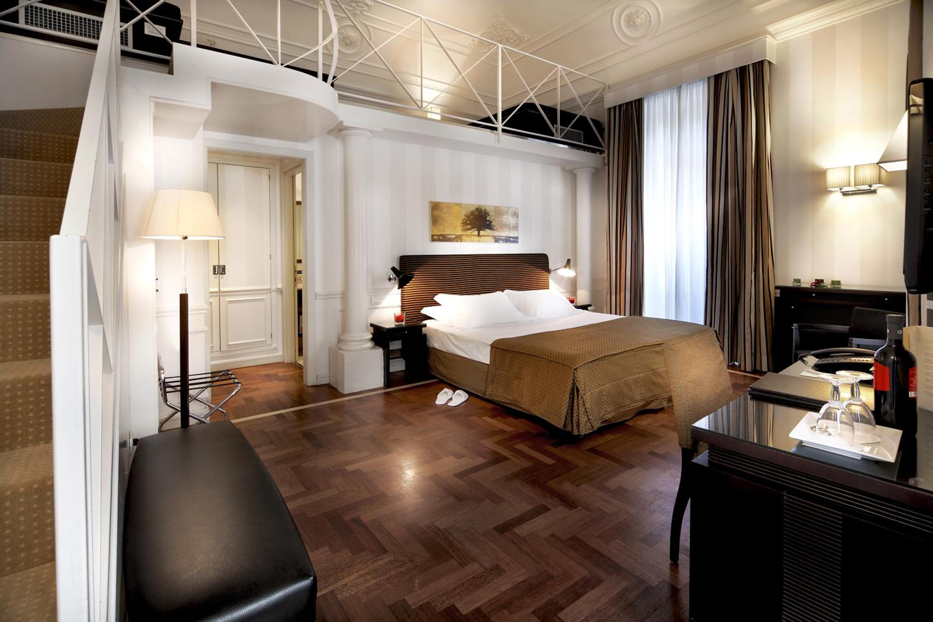 Suite - Photo 1
