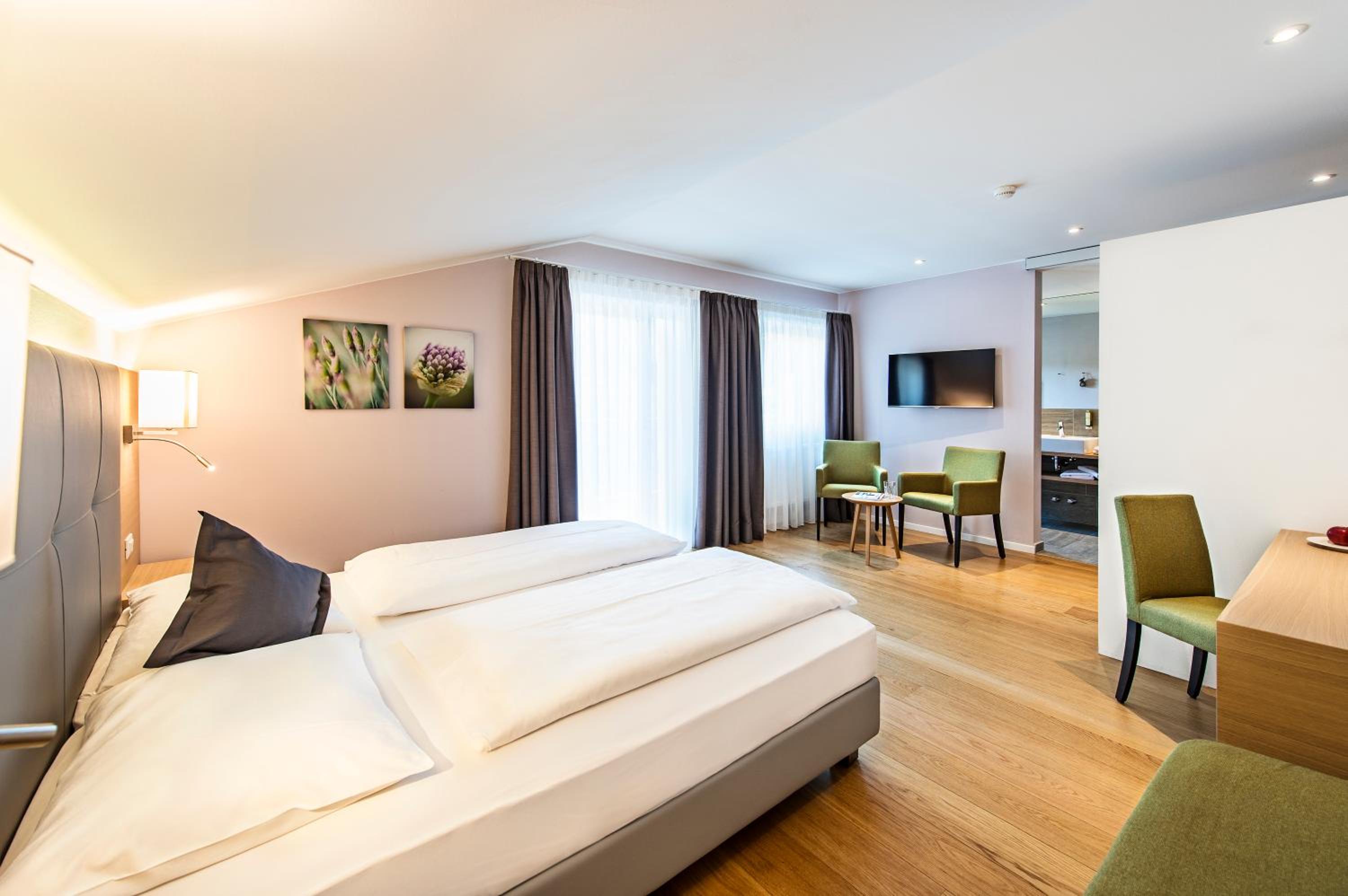 Junior Suite with Balcony photo 3