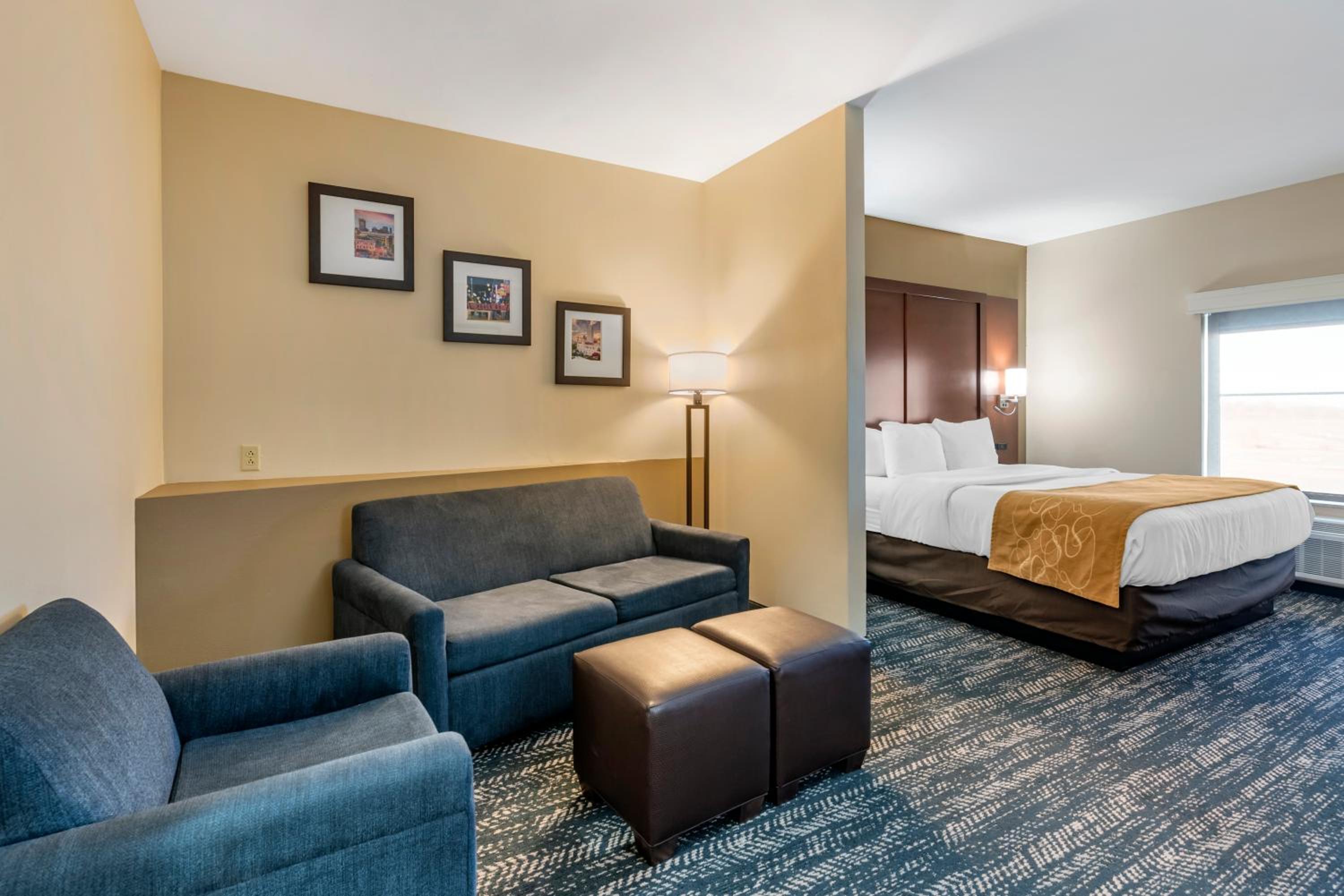 King Suite - Non-Smoking photo 1