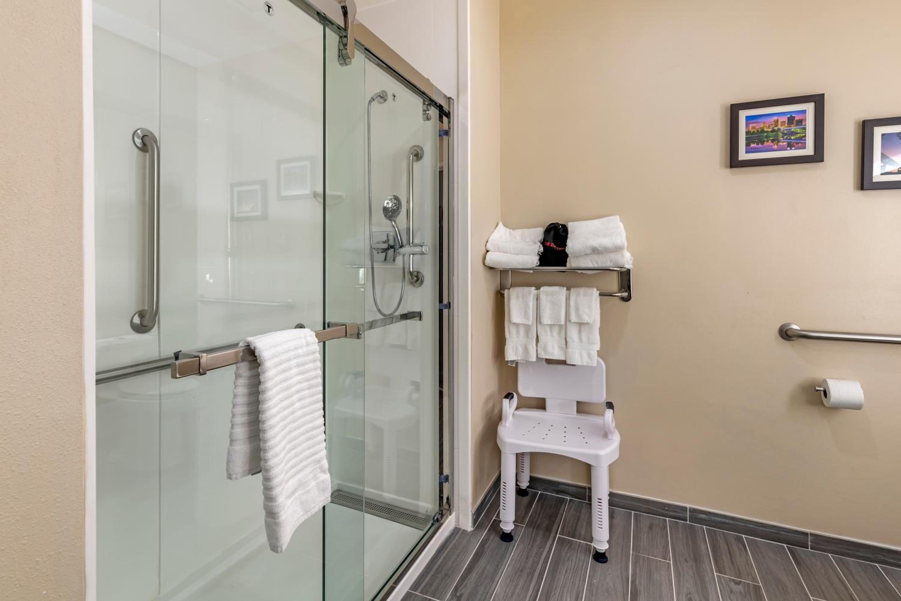 King Suite - Accessible/Non-Smoking photo 3