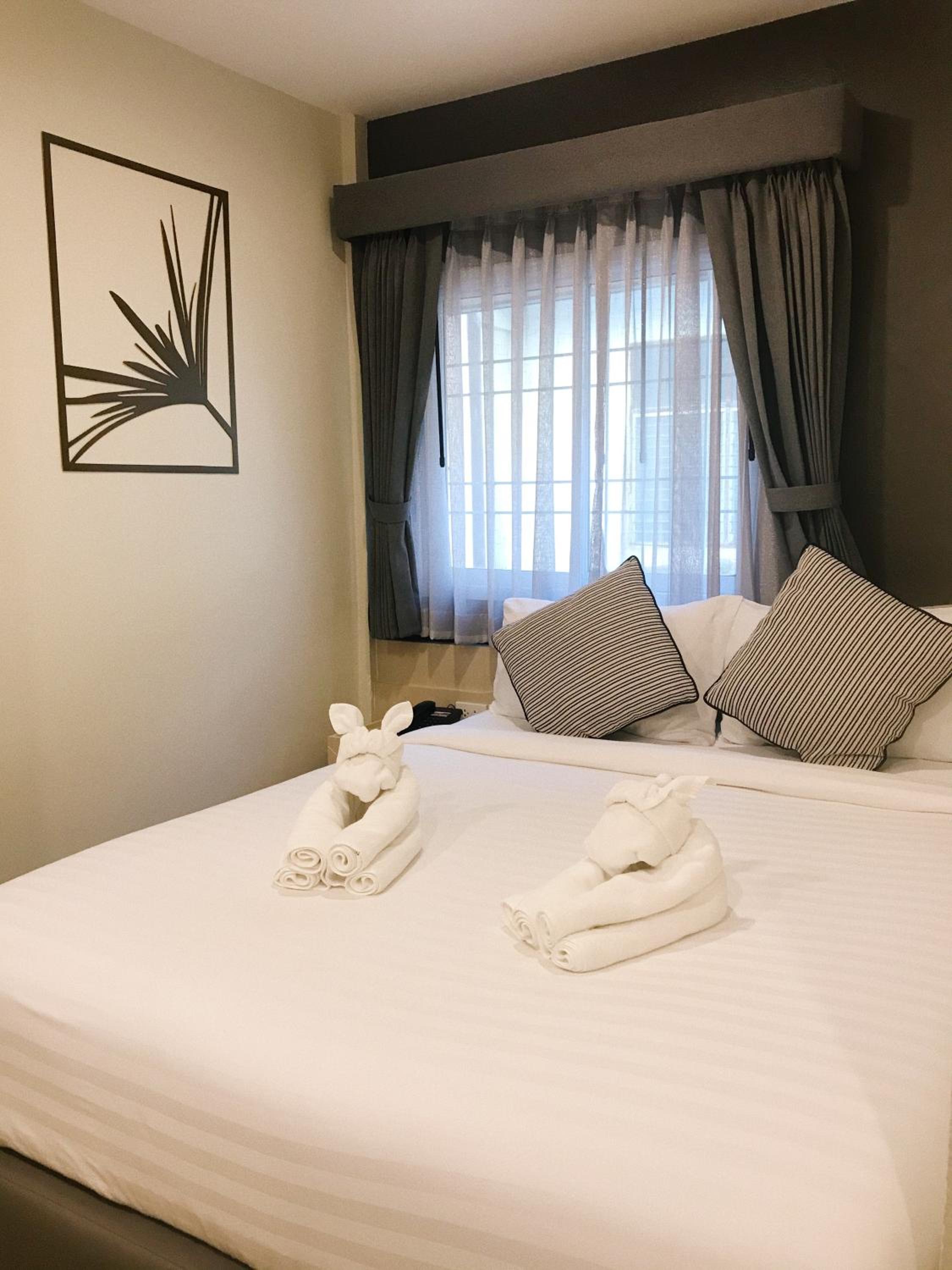 Standard Queen Room - Photo 13