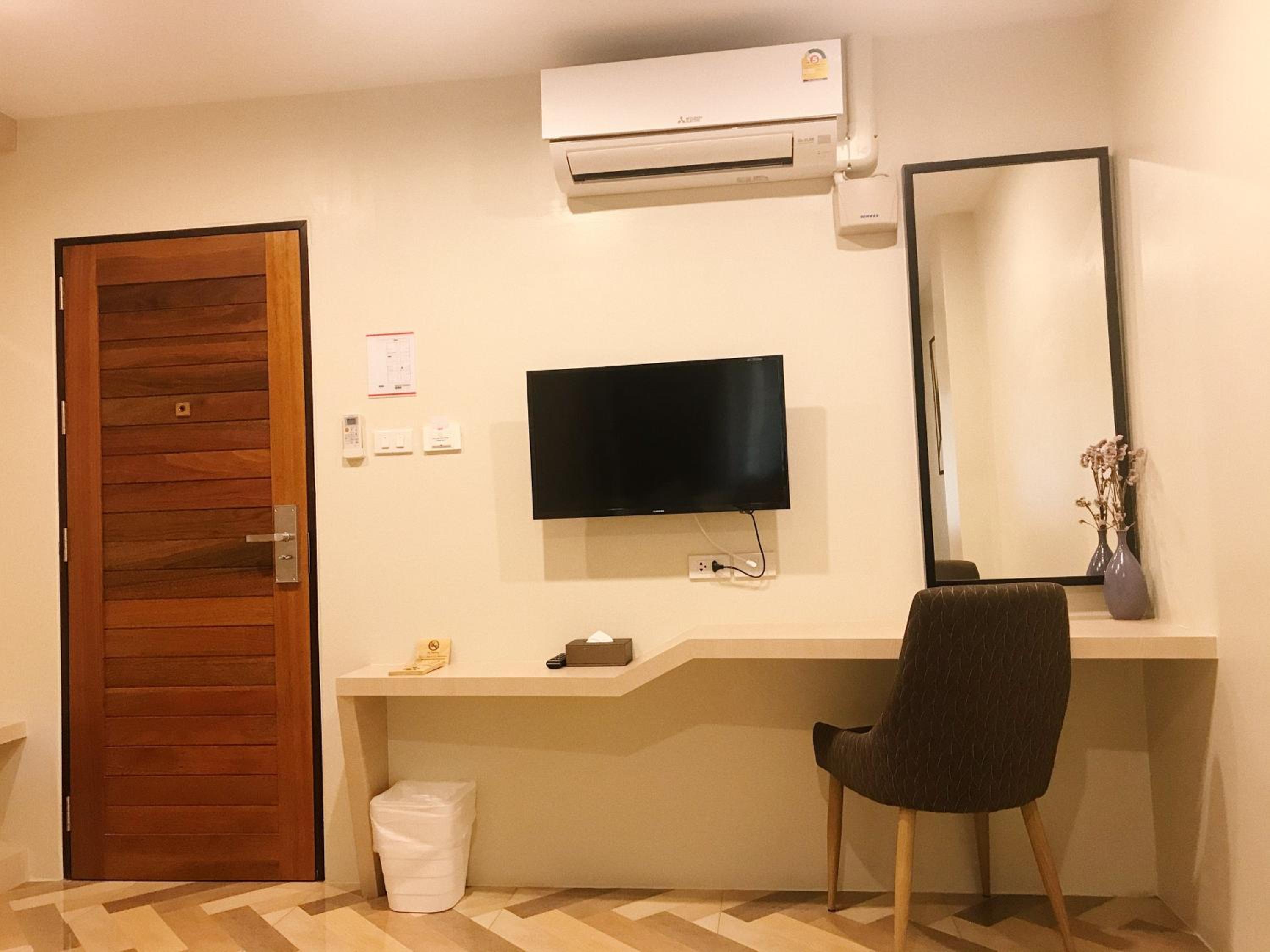Standard Queen Room - Photo 10
