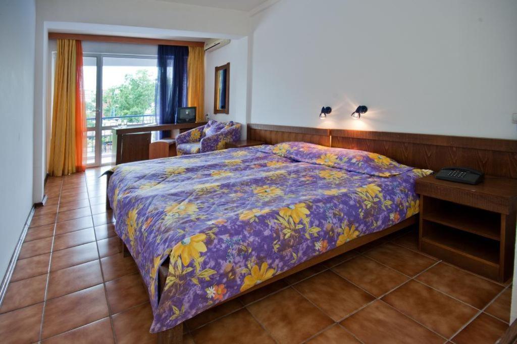 Double or Twin Room with Balcony - Photo 3