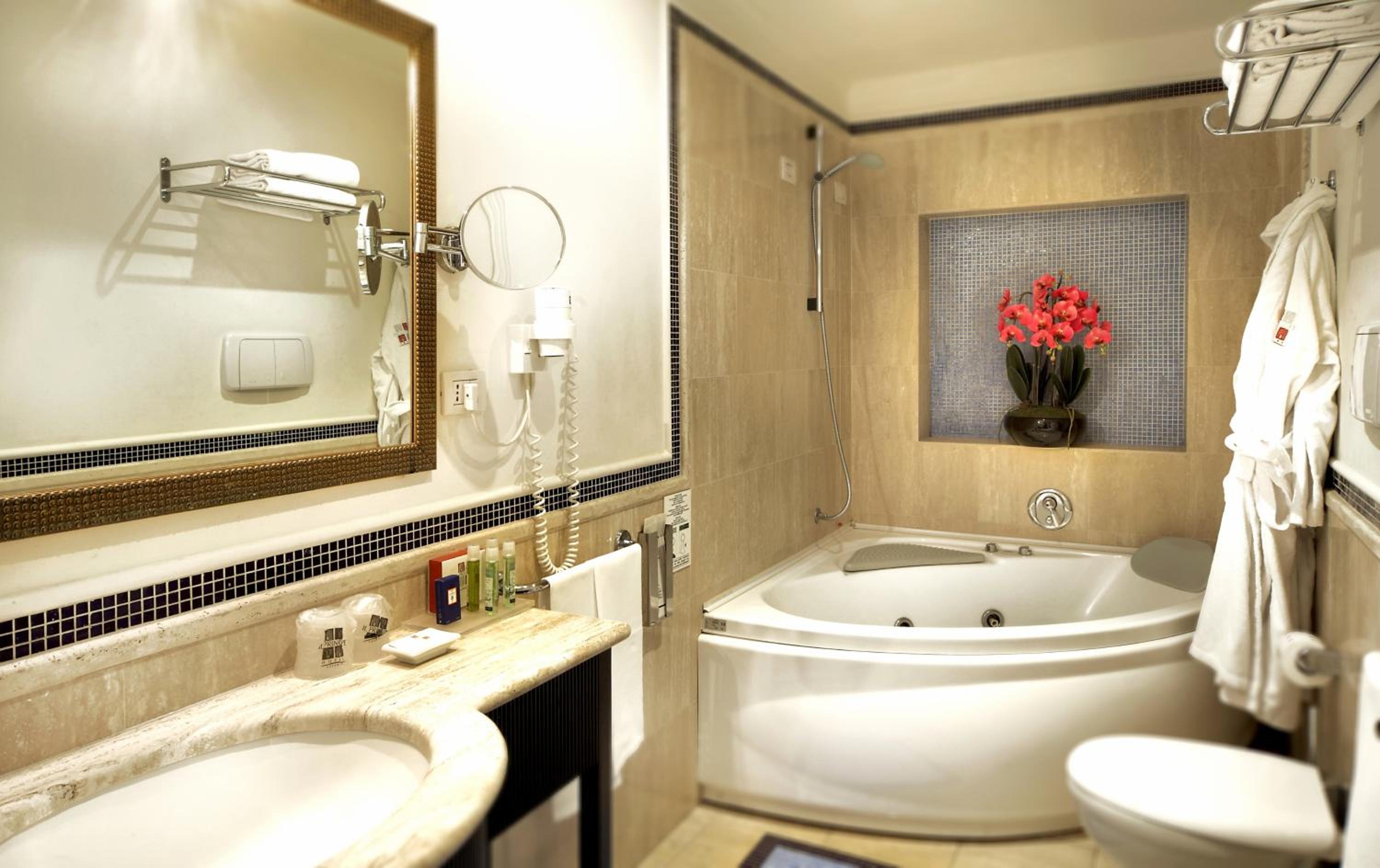 Suite - Photo 3