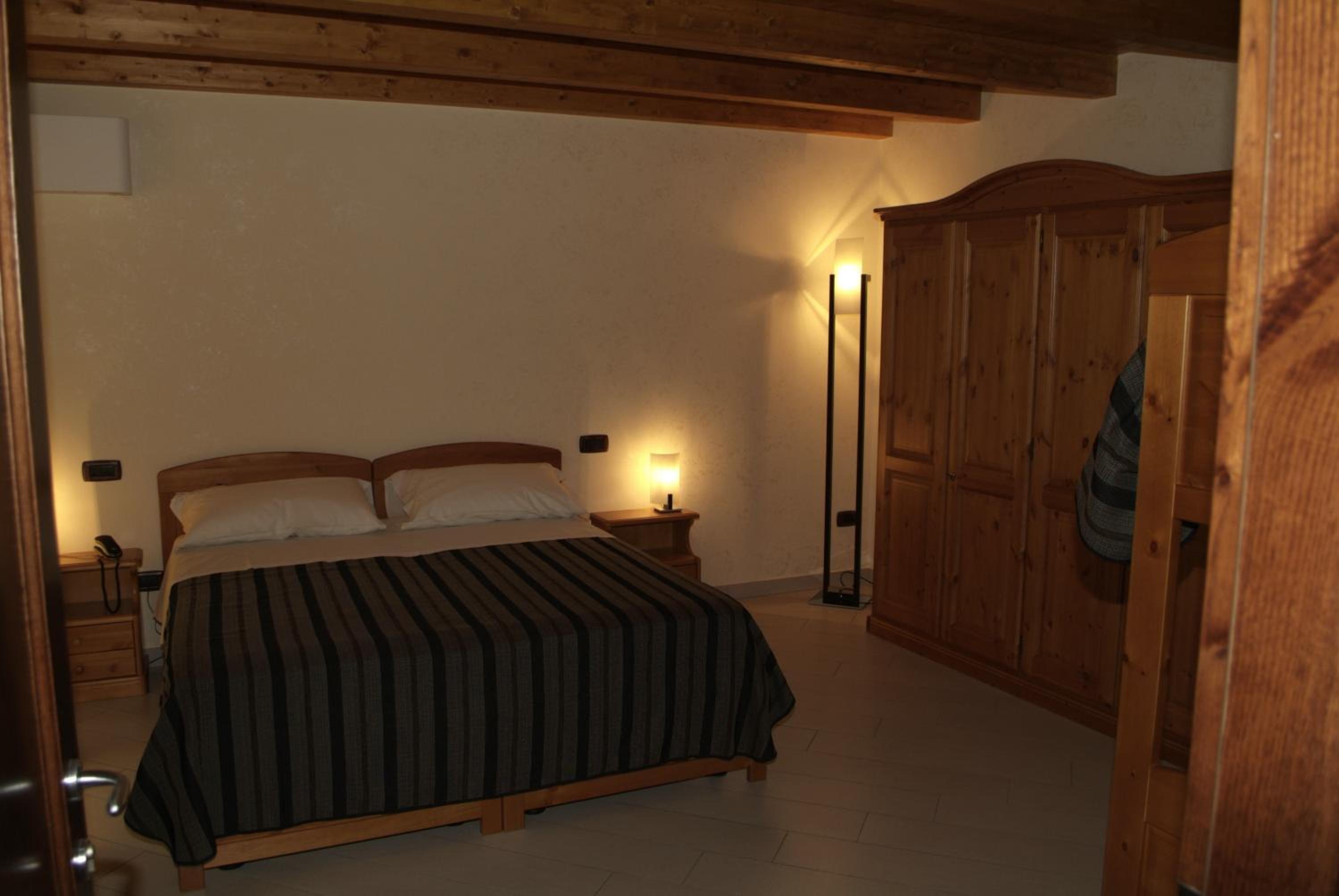 Double or Twin Room - Photo 9