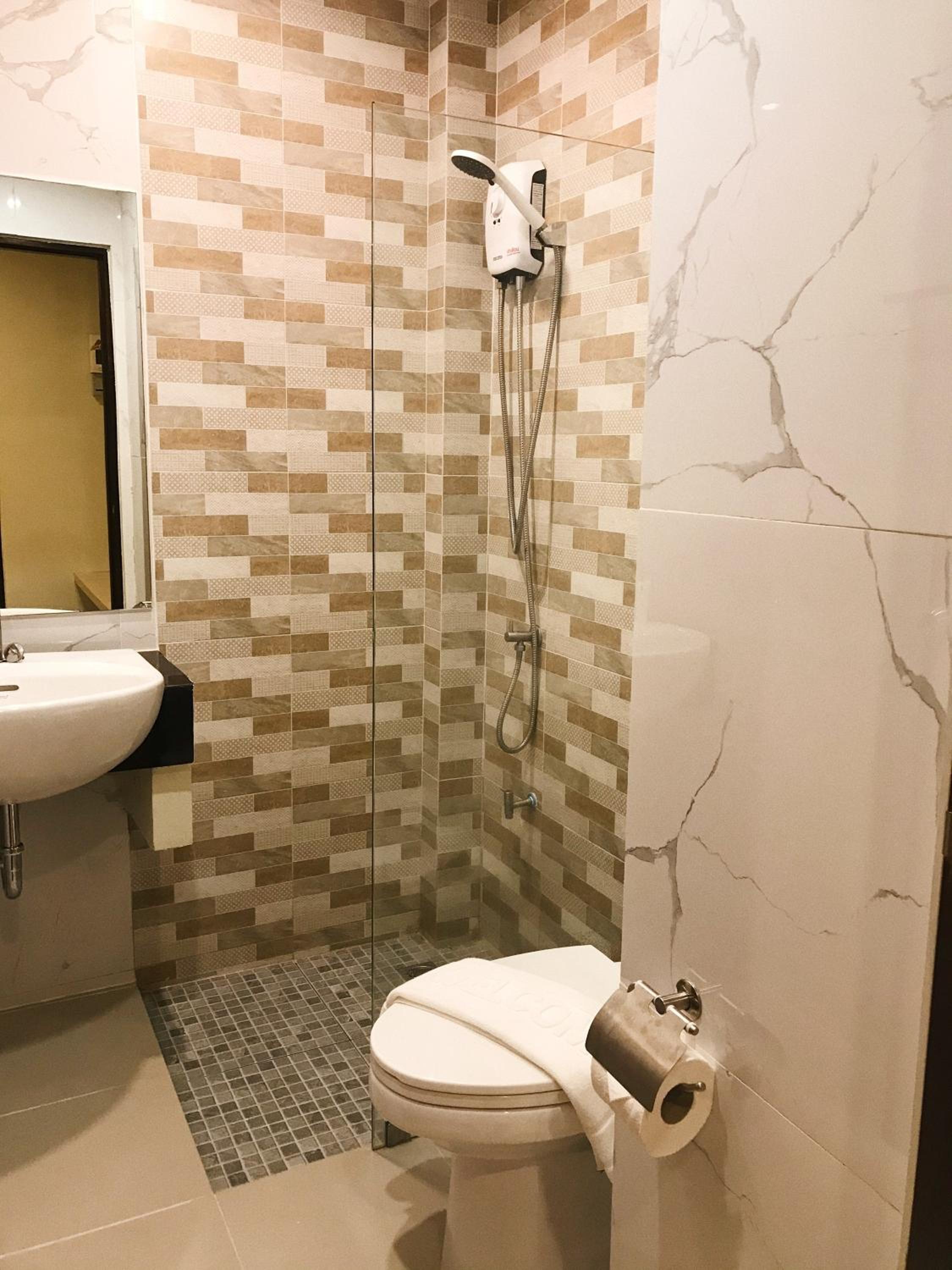 Superior Twin Room with No Window - Photo 2