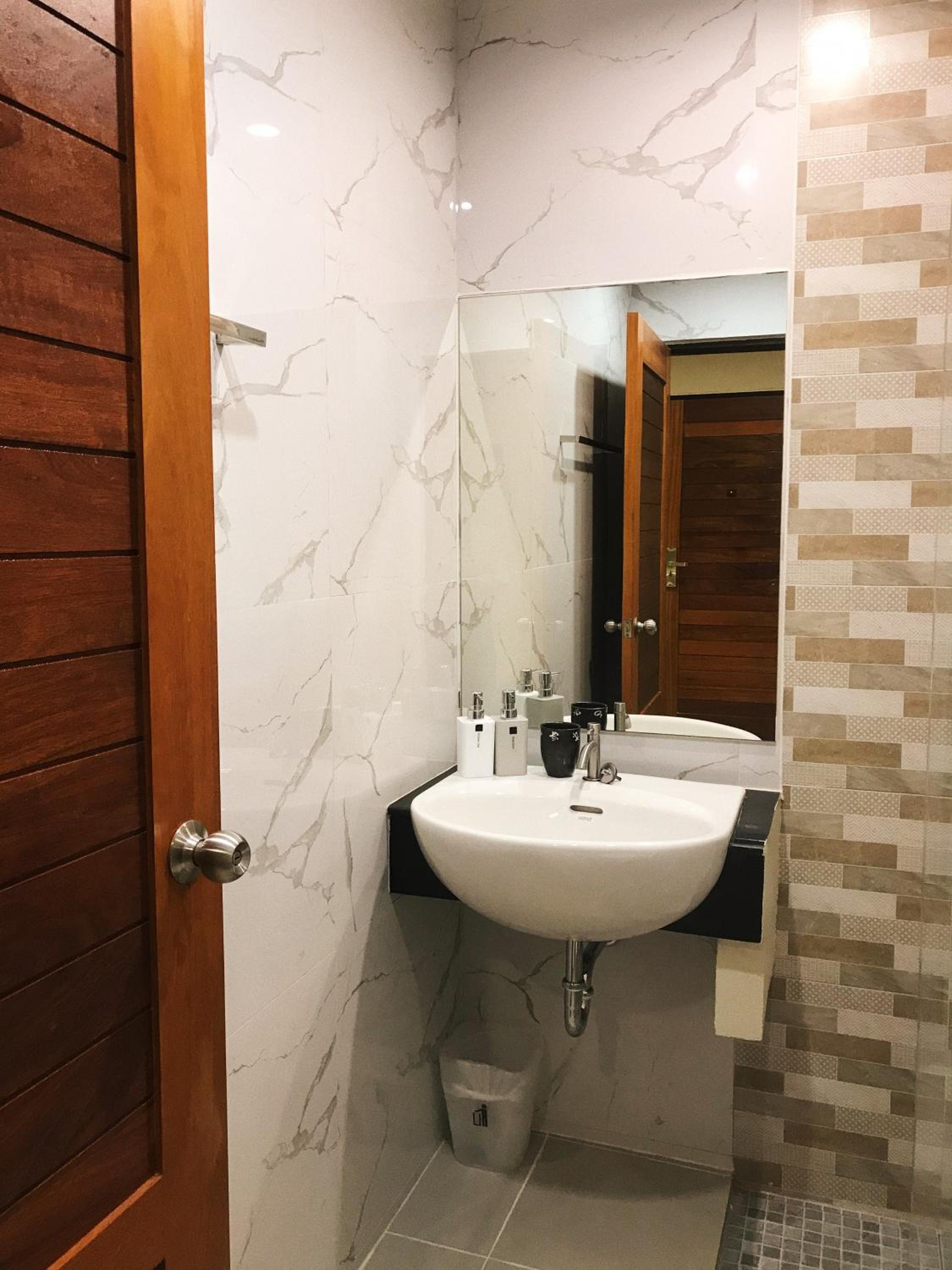 Superior Twin Room with No Window - Photo 16