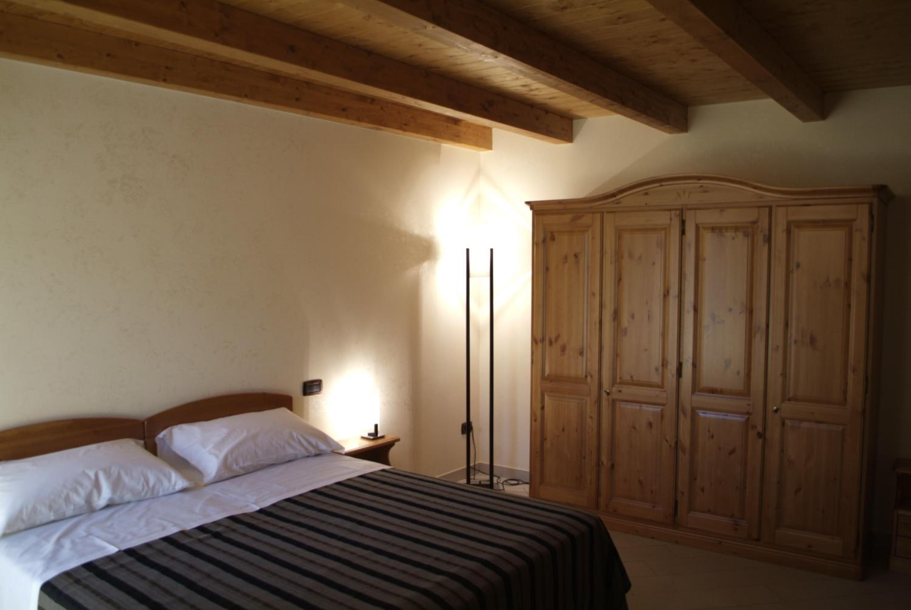 Double or Twin Room - Photo 8