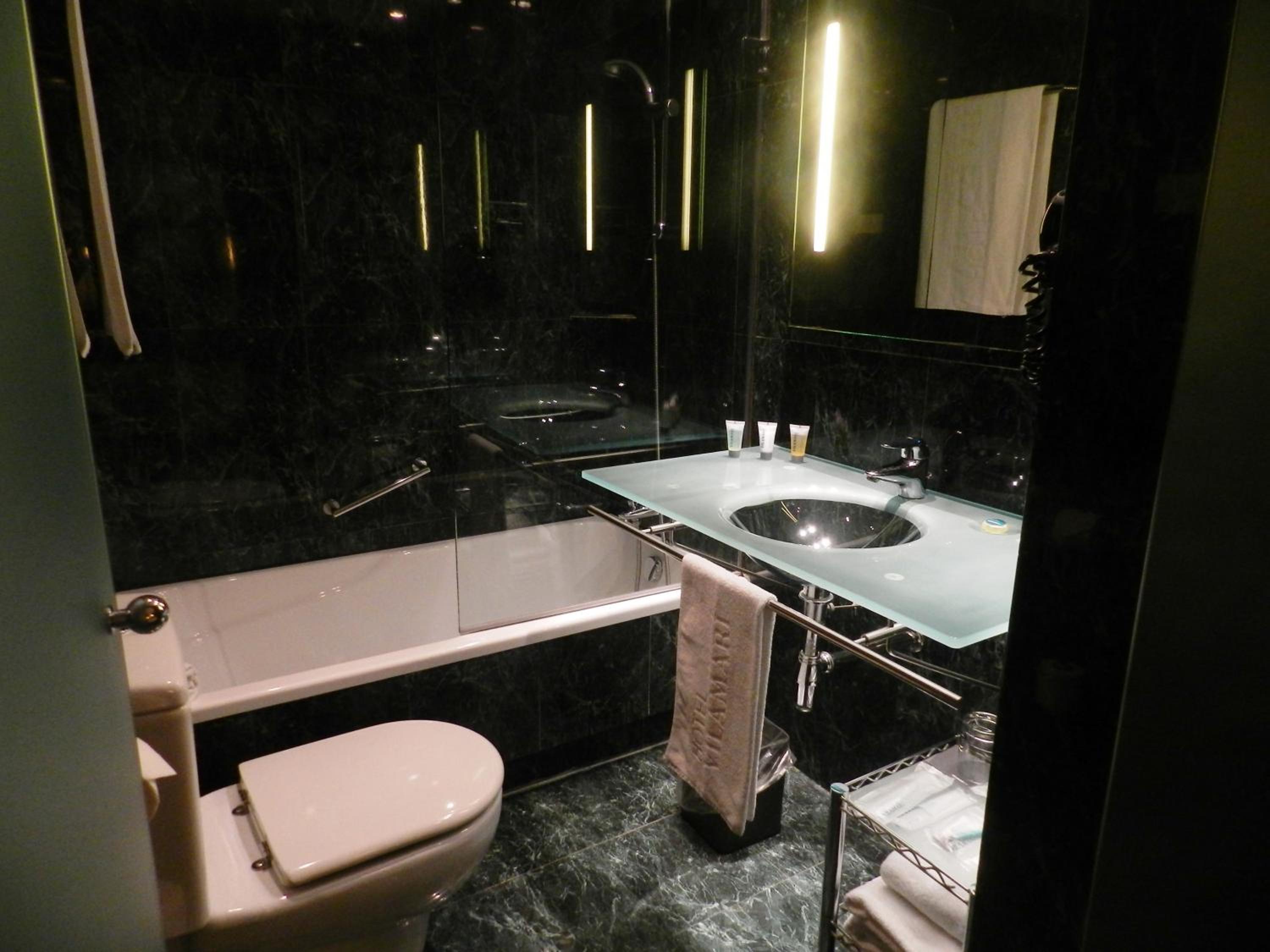 Interior- Facing Double Room With Natural Light photo 3