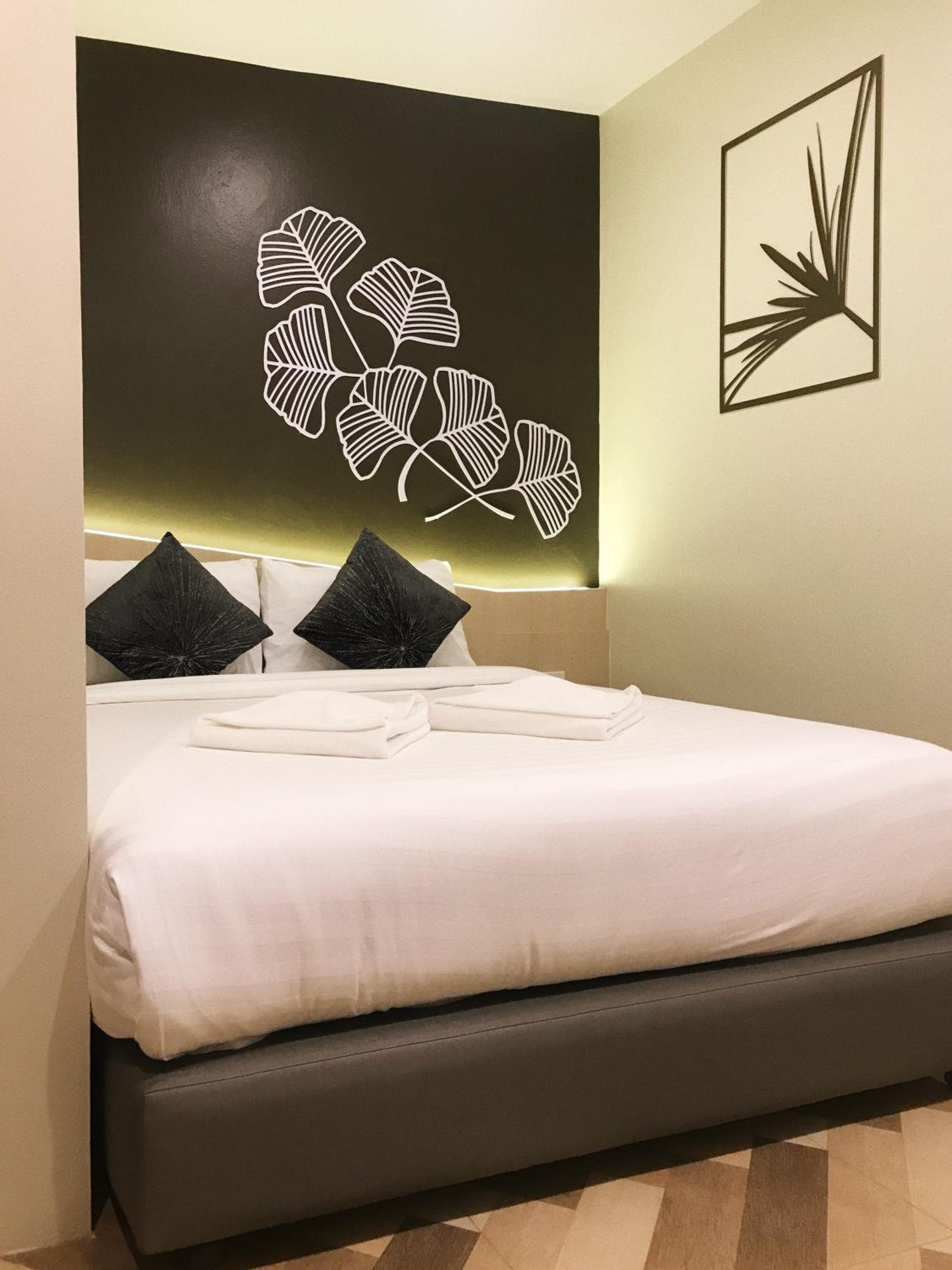 Small Double Room with No Window photo 1