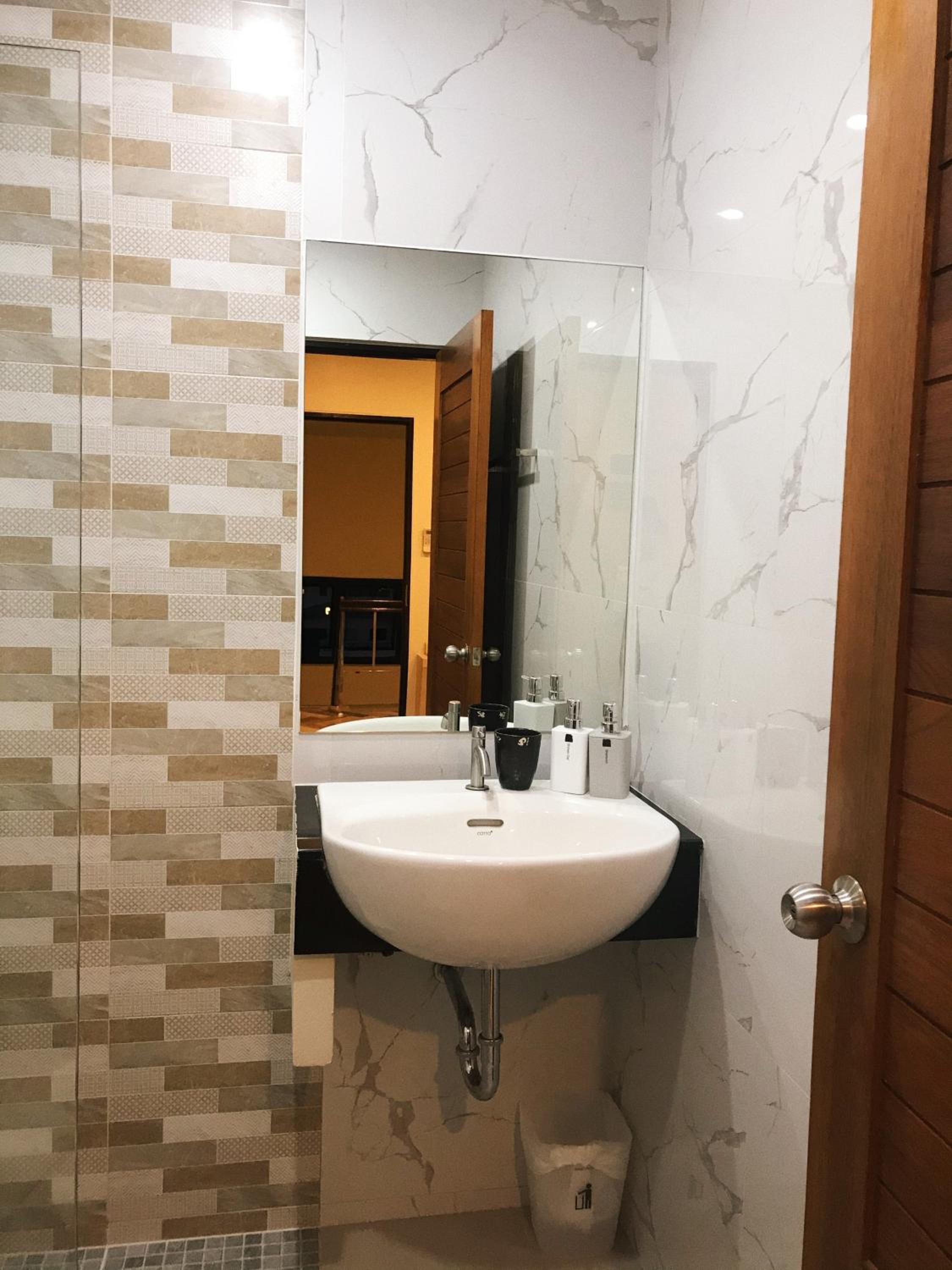 Superior Twin Room with No Window - Photo 12