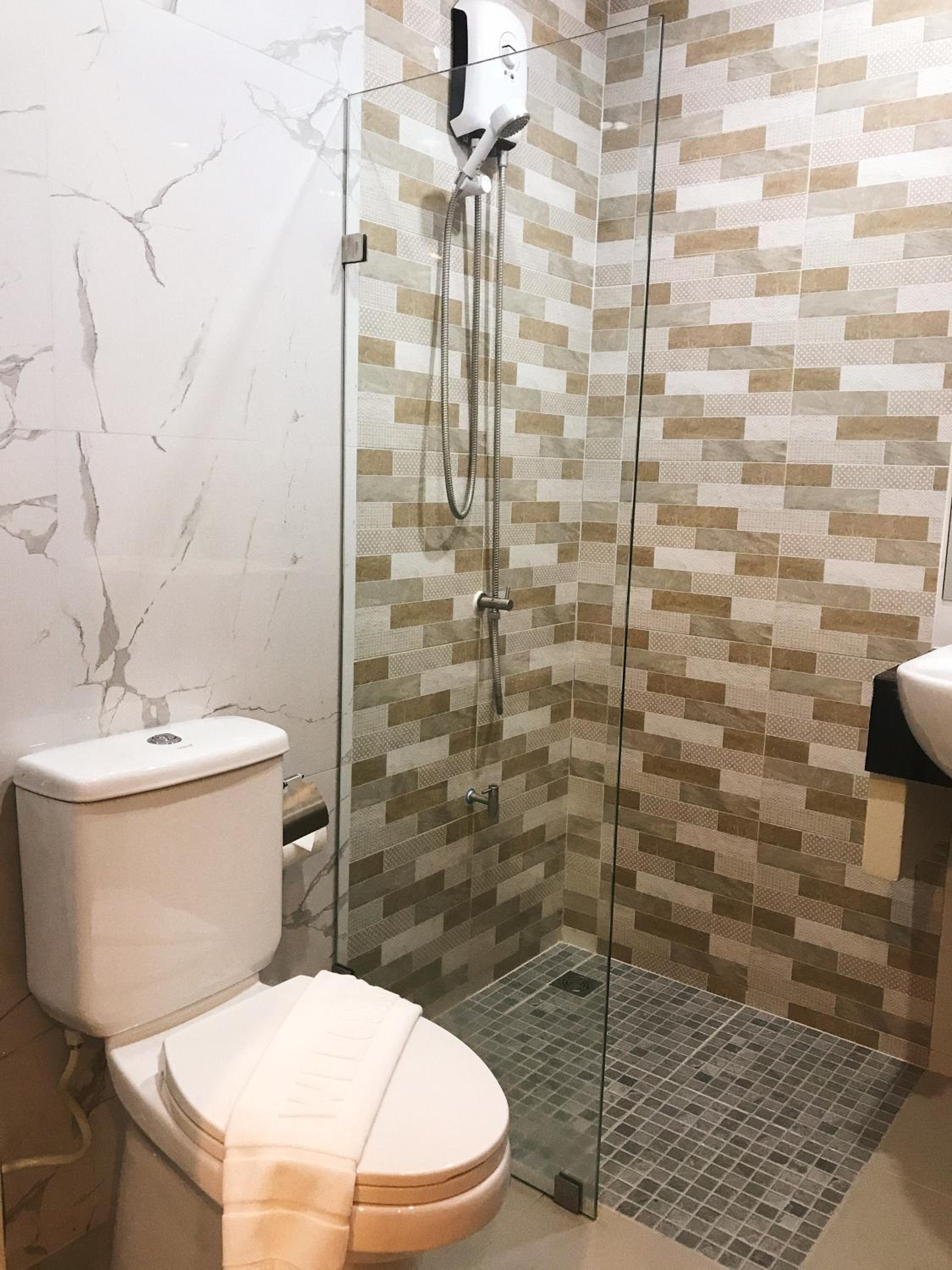 Superior Twin Room with No Window - Photo 11
