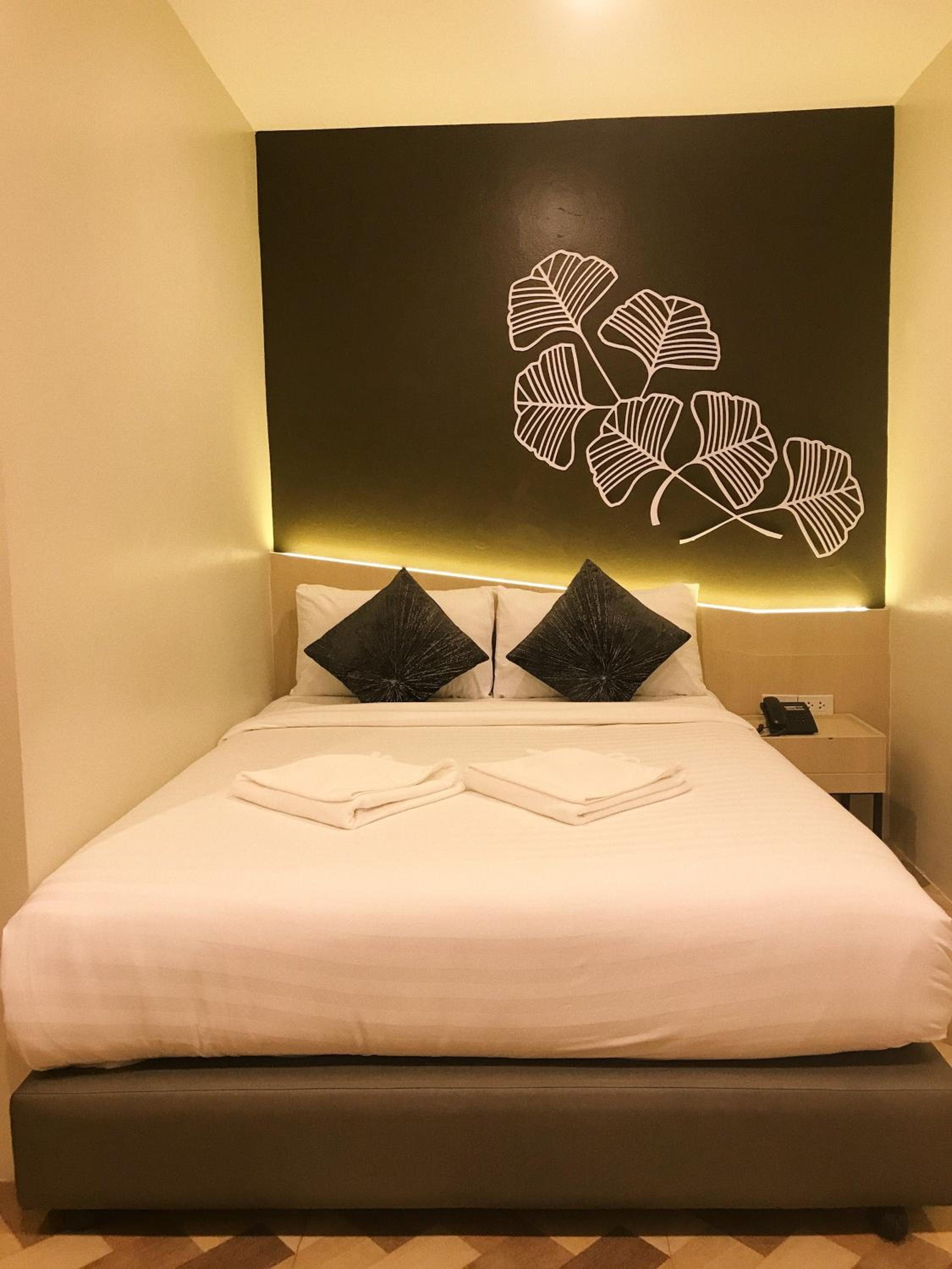 Superior Twin Room with No Window - Photo 8