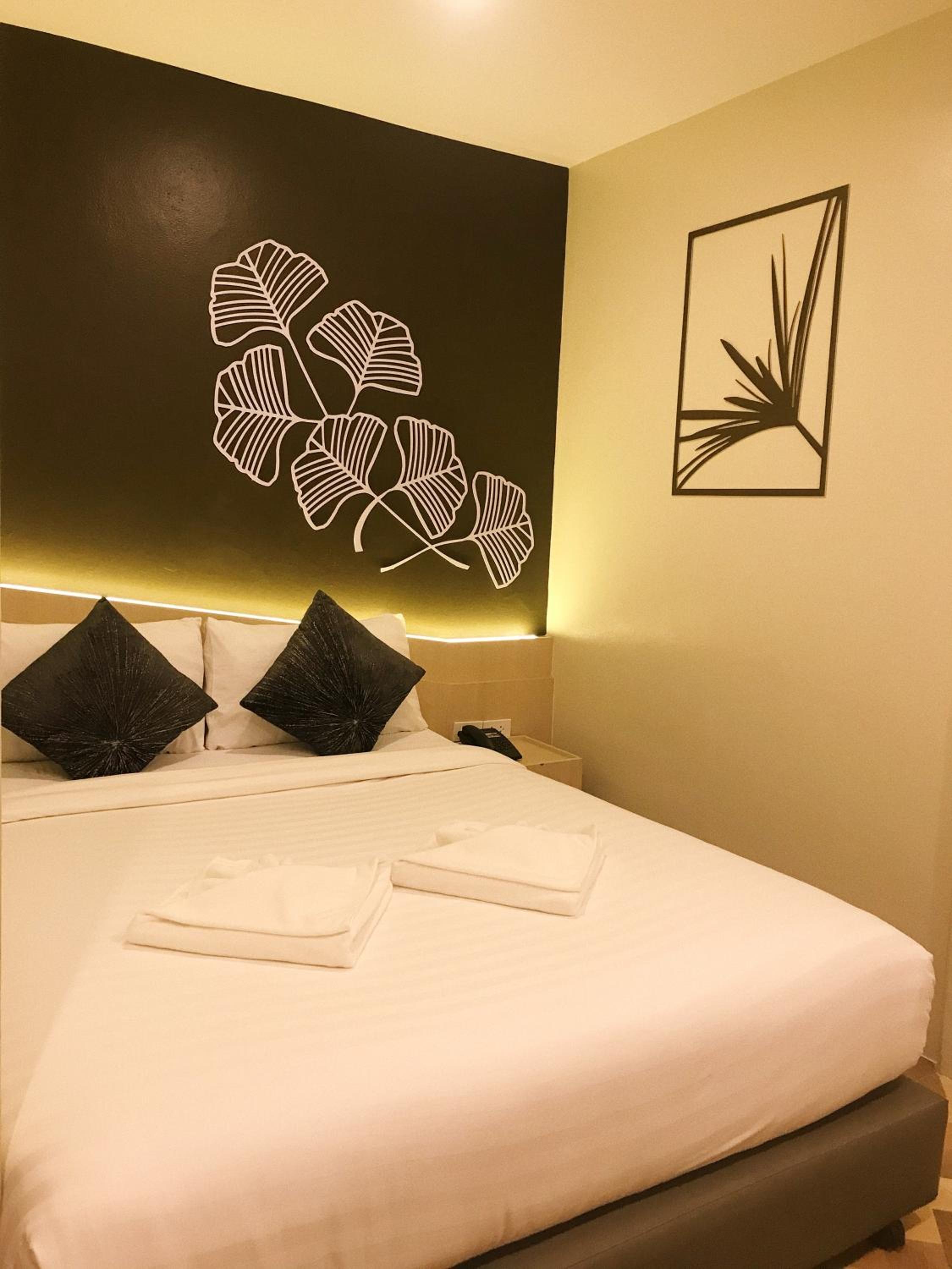 Superior Twin Room with No Window - Photo 7