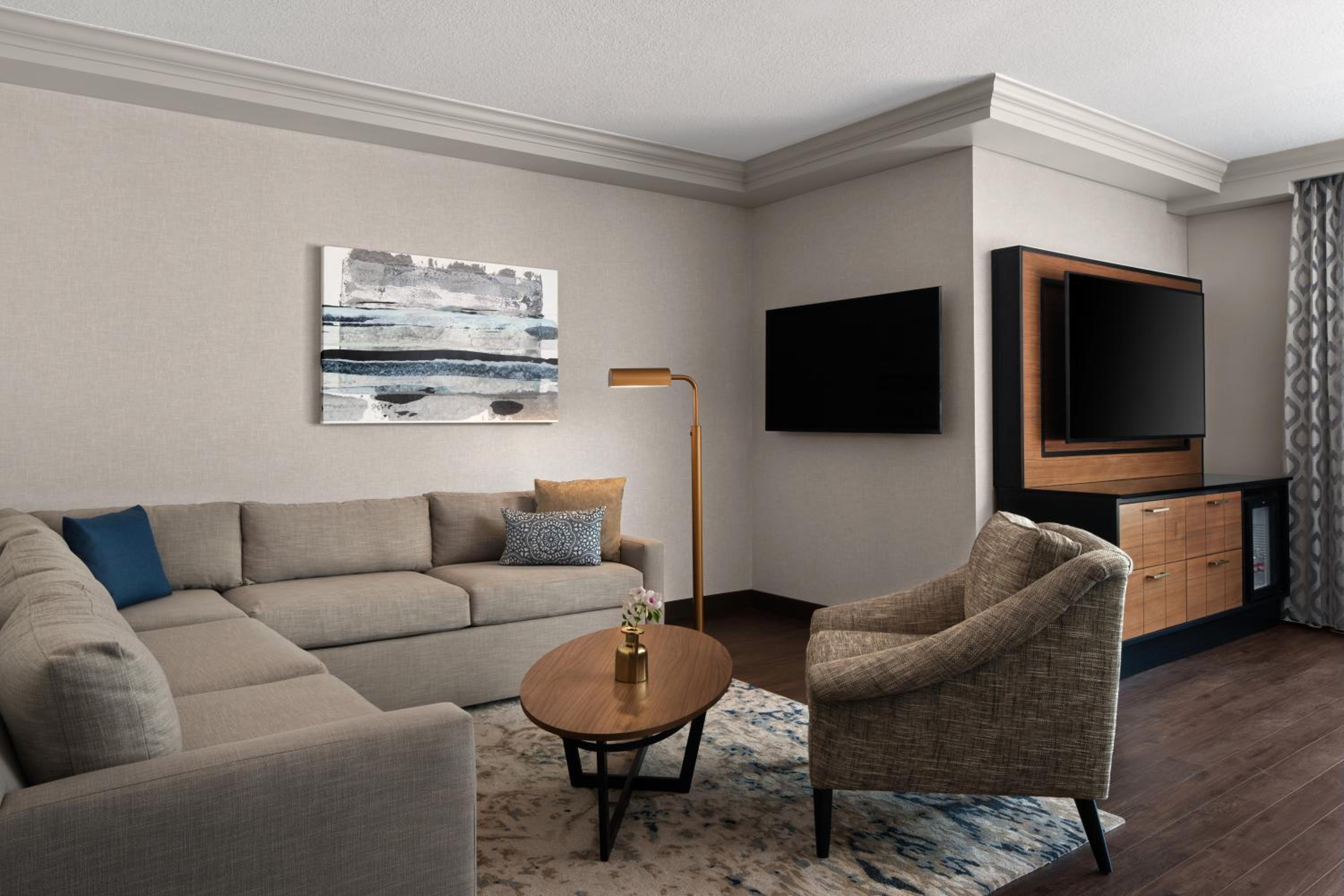Suite with Balcony - Photo 2