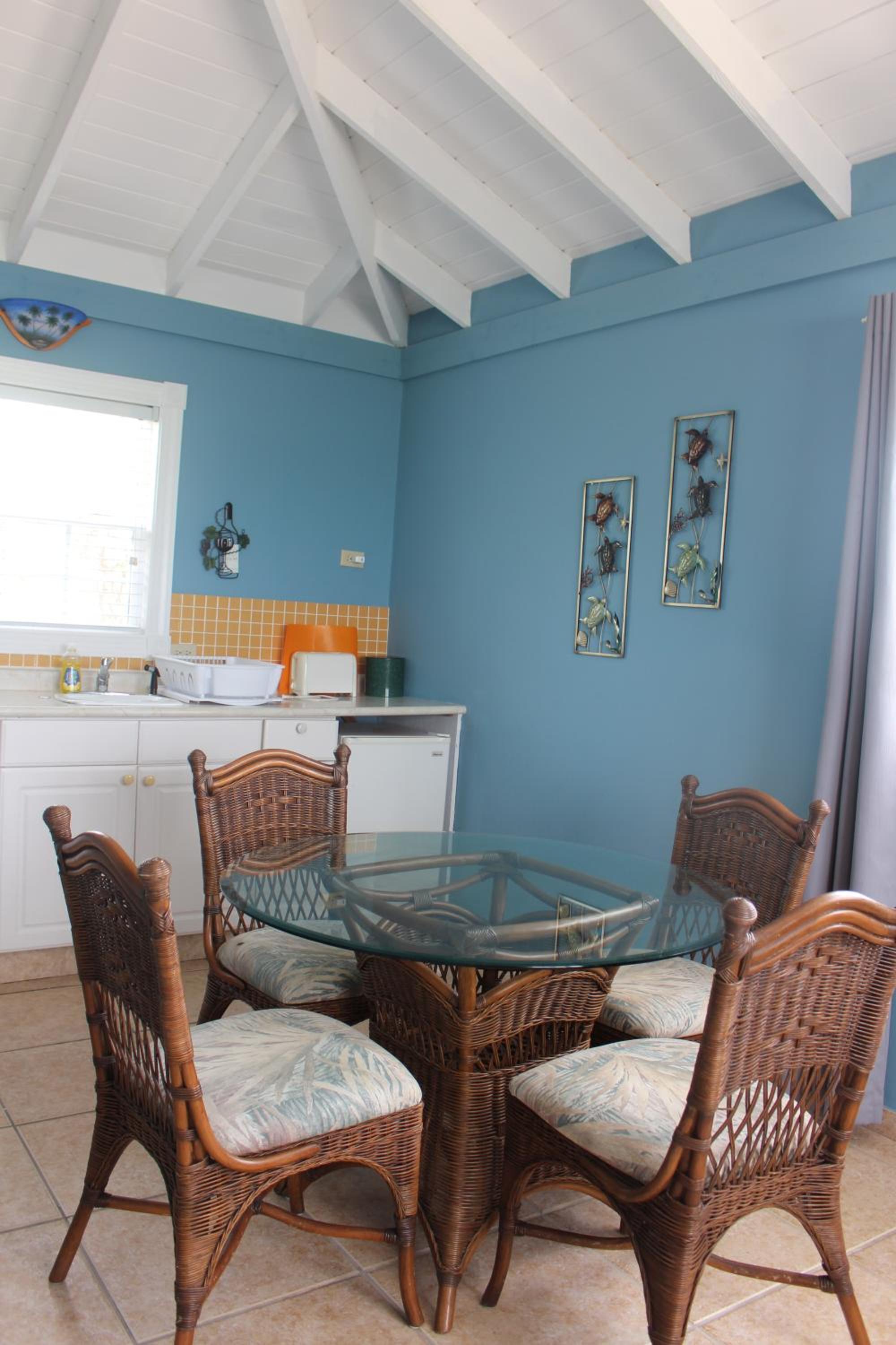 Beachside One Bedroom Cottage - Ocean View - King