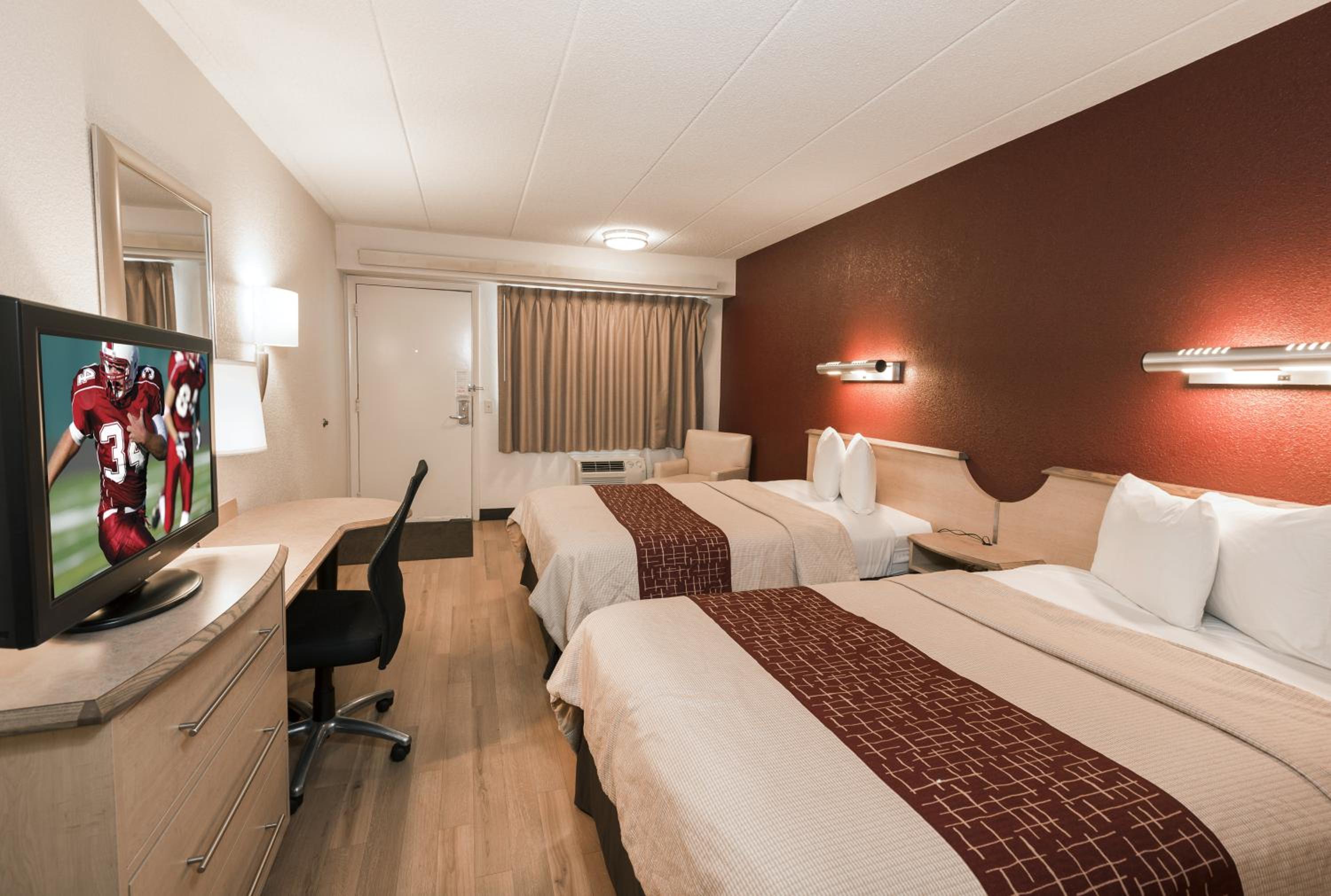 Deluxe Room with Two Double Beds Smoke Free - Photo 8