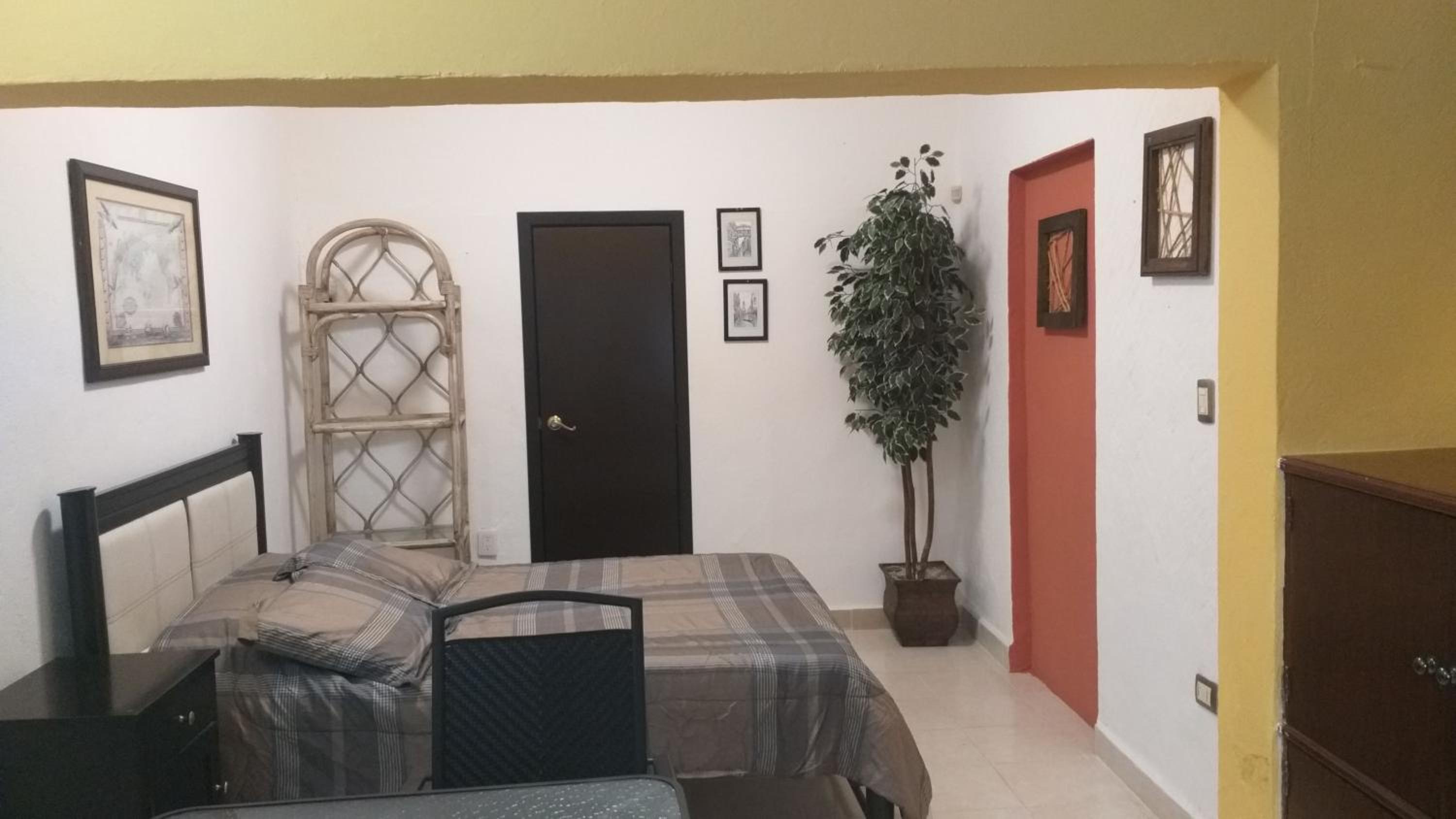 One-Bedroom Apartment - Photo 1