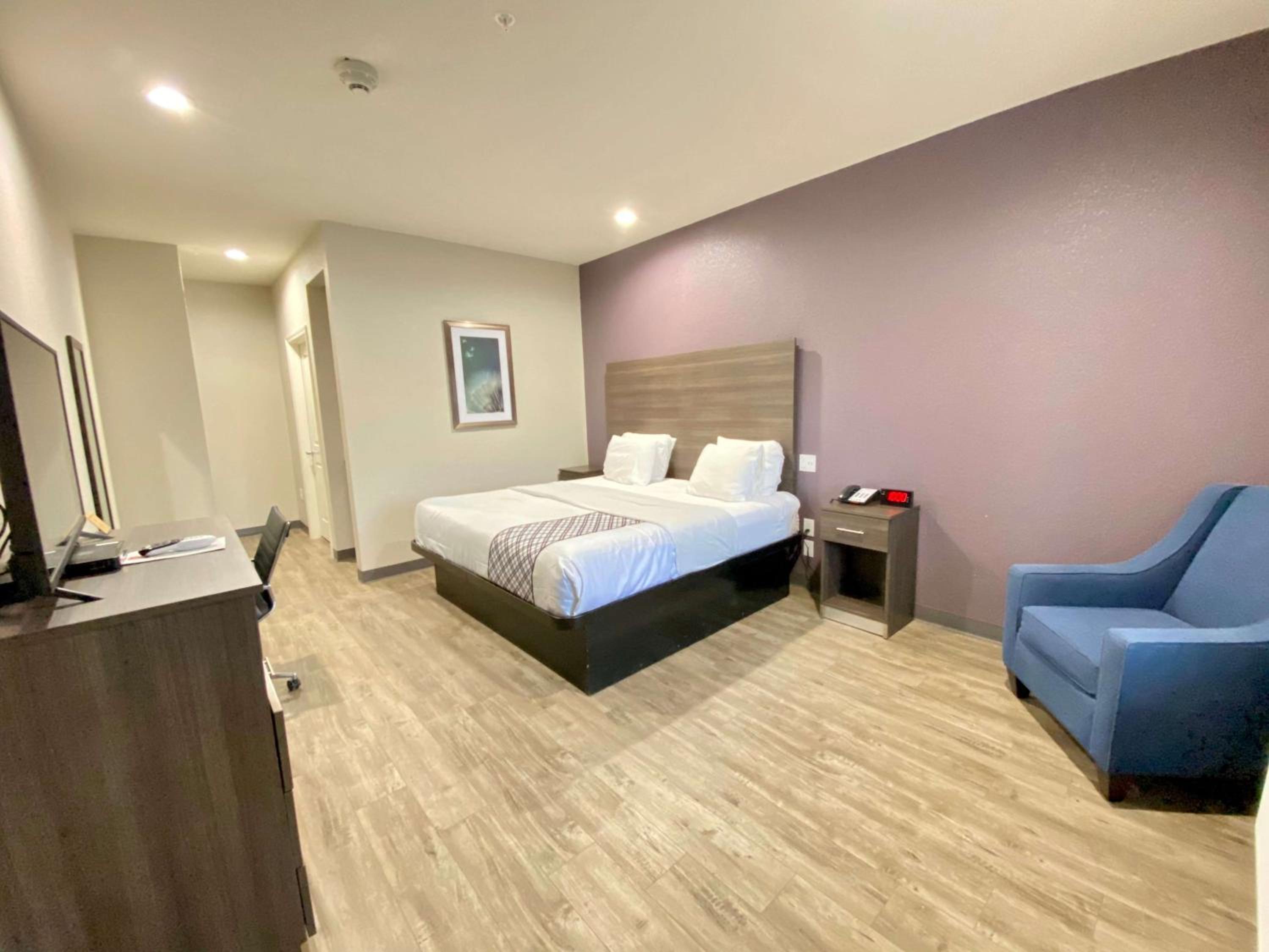 King Room - Non-Smoking - Photo 1