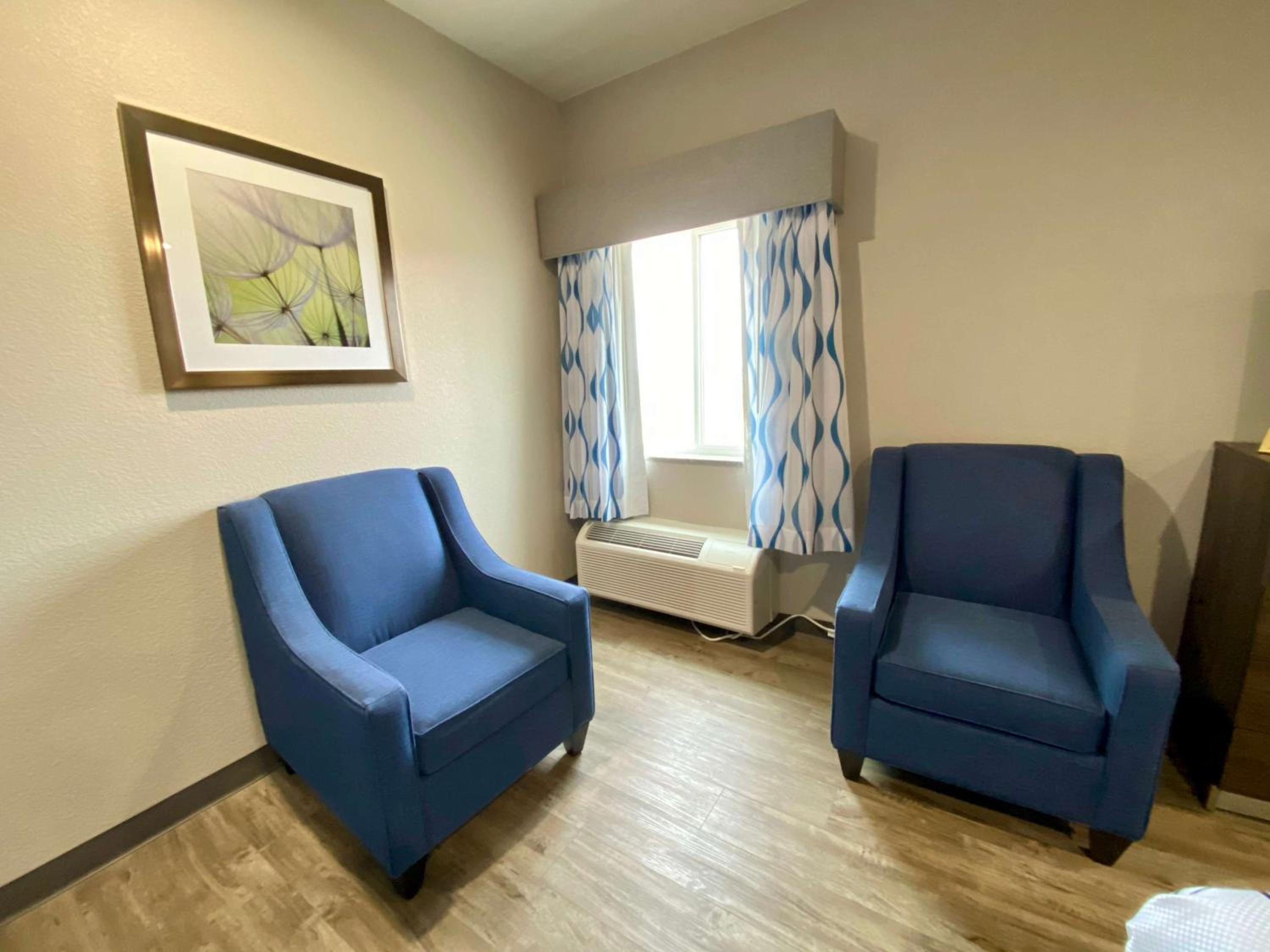 King Suite with Spa Bath - Photo 6