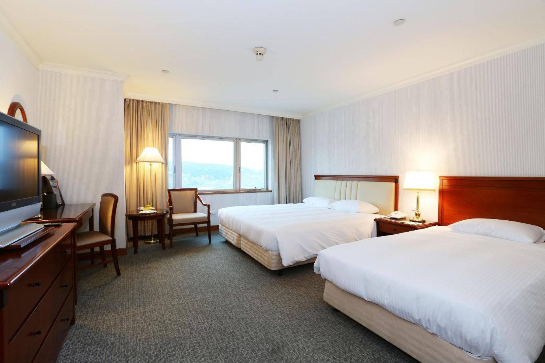 Double Room with City View - Photo 1
