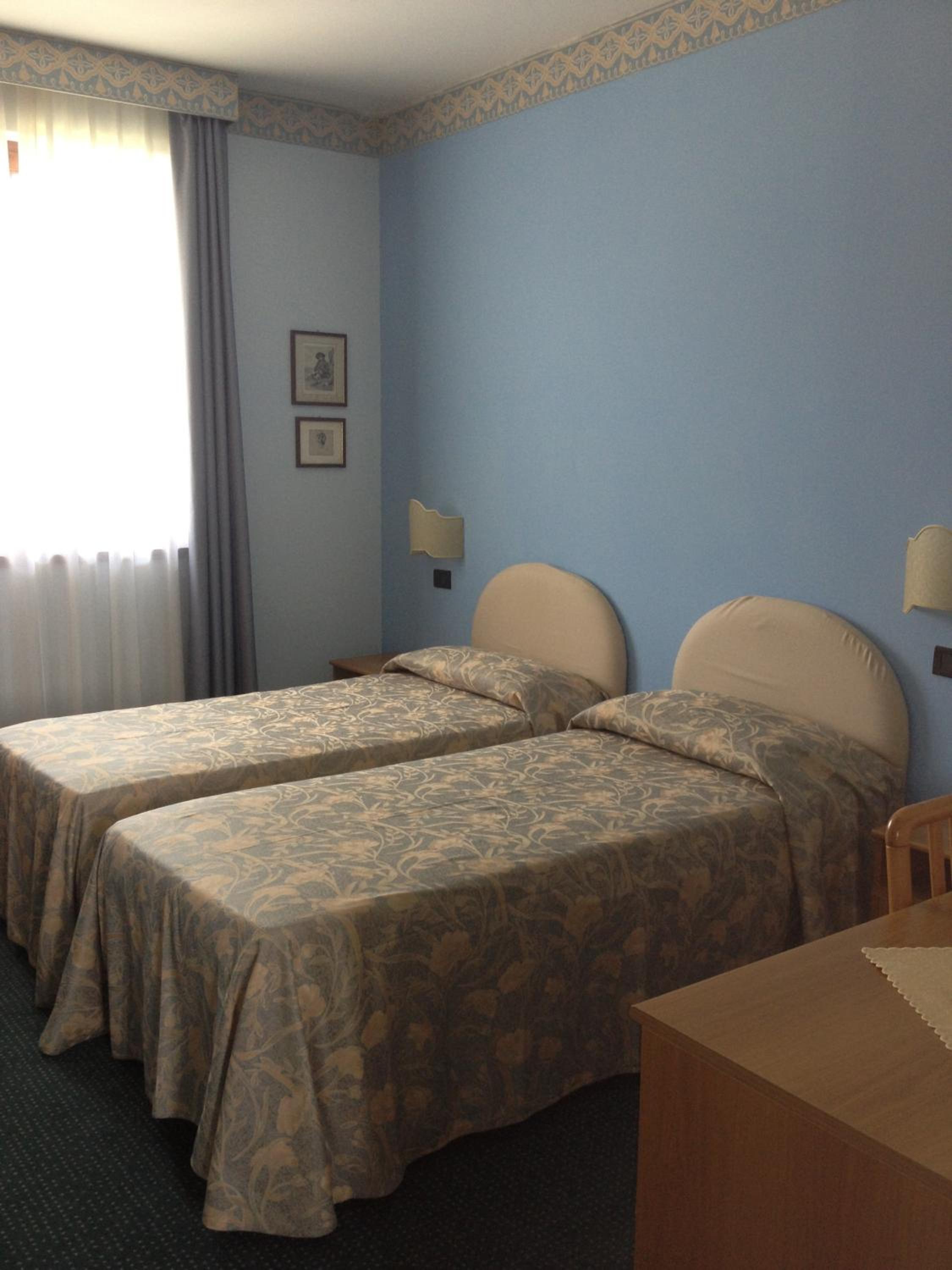 Double or Twin Room - Photo 2